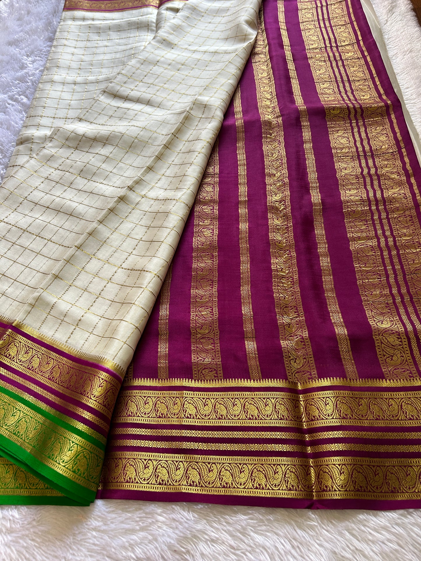 Tulasi (3D) : Off white-magenta-green