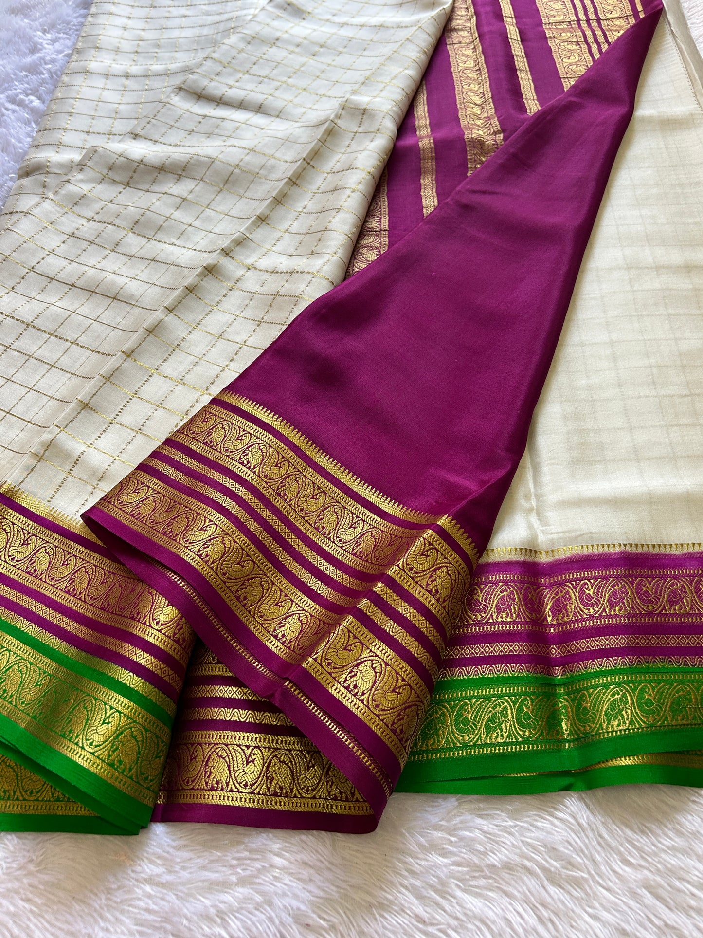 Tulasi (3D) : Off white-magenta-green