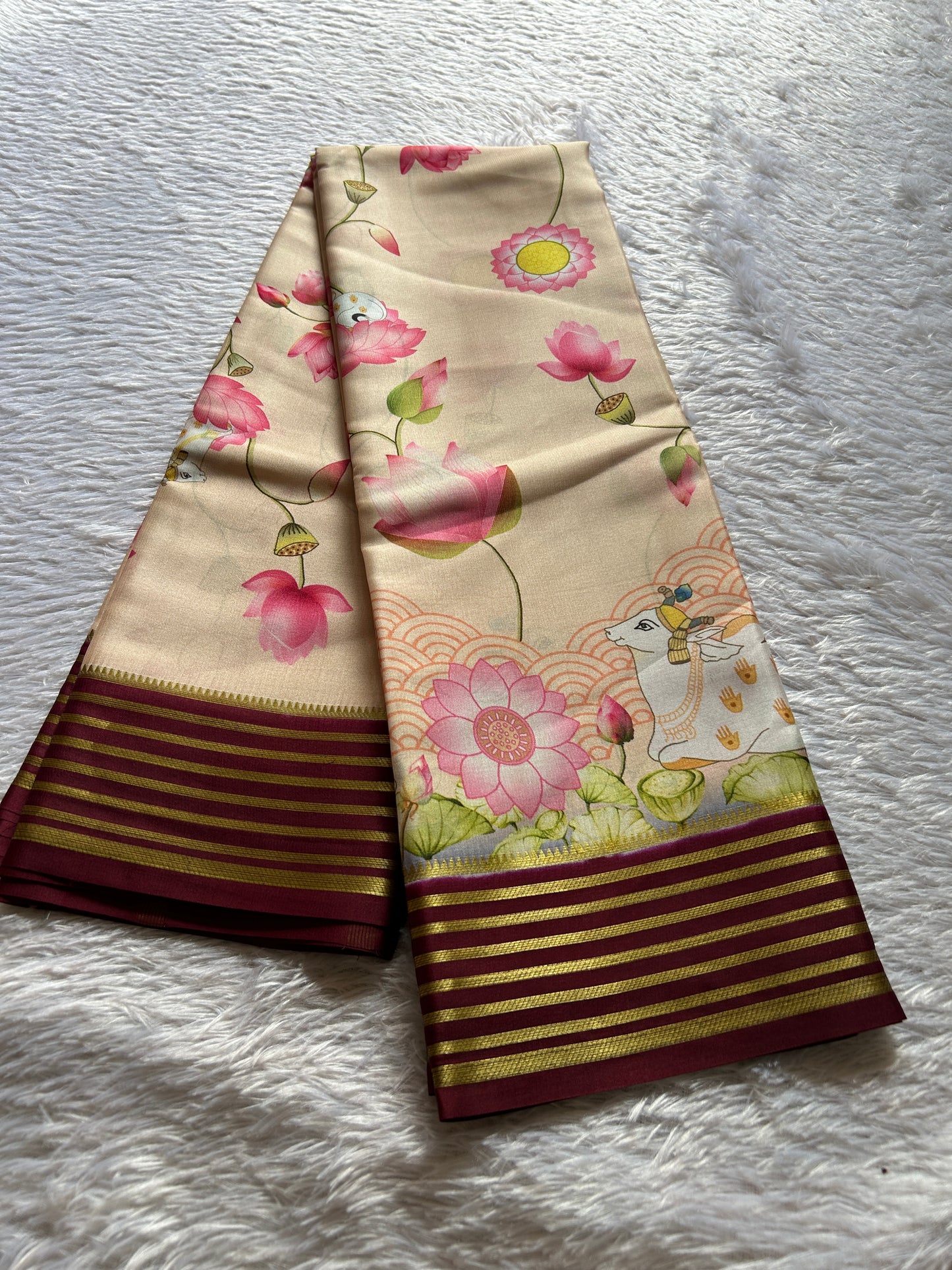 Kamala (2D) : Light beige-dark maroon