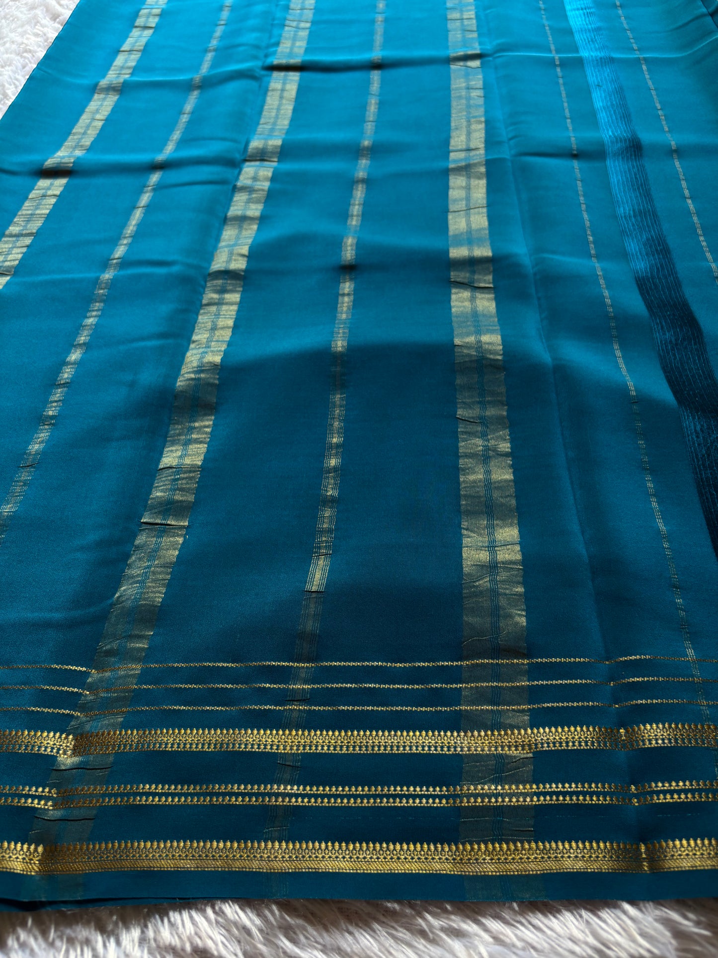 Tanuja : Solid Teal blue
