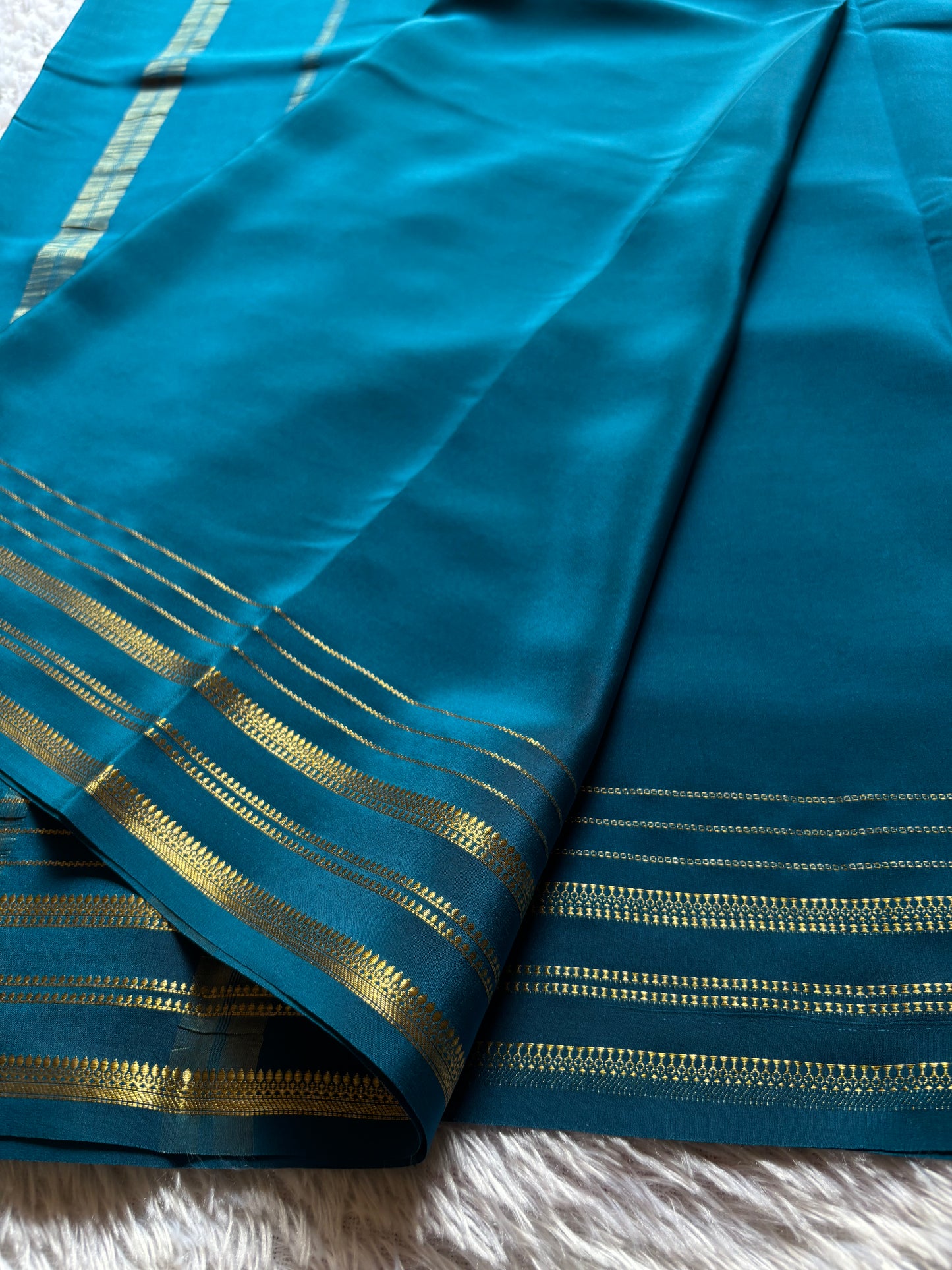 Tanuja : Solid Teal blue