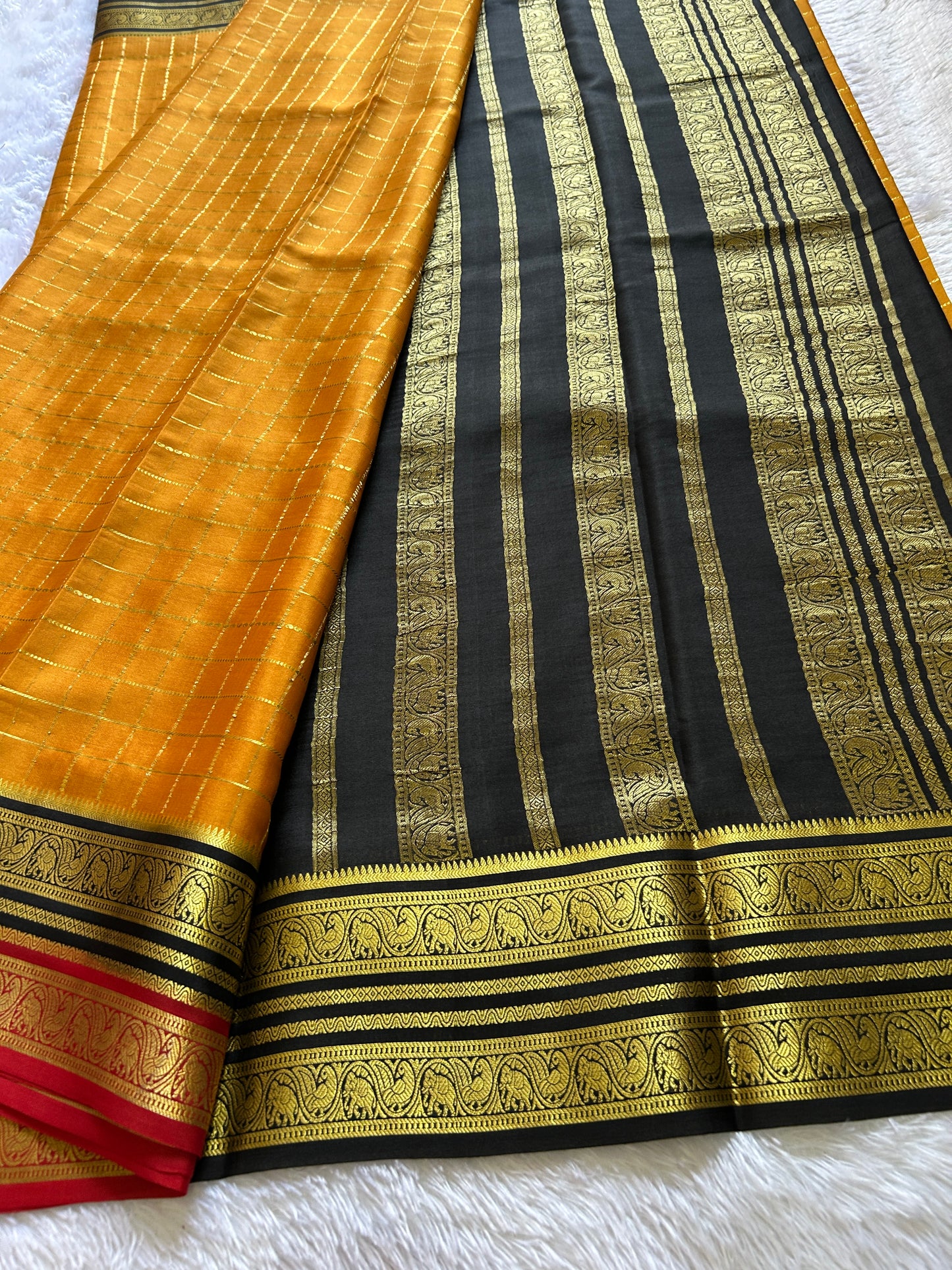 Tulasi (3D) : Golden yellow-black-red