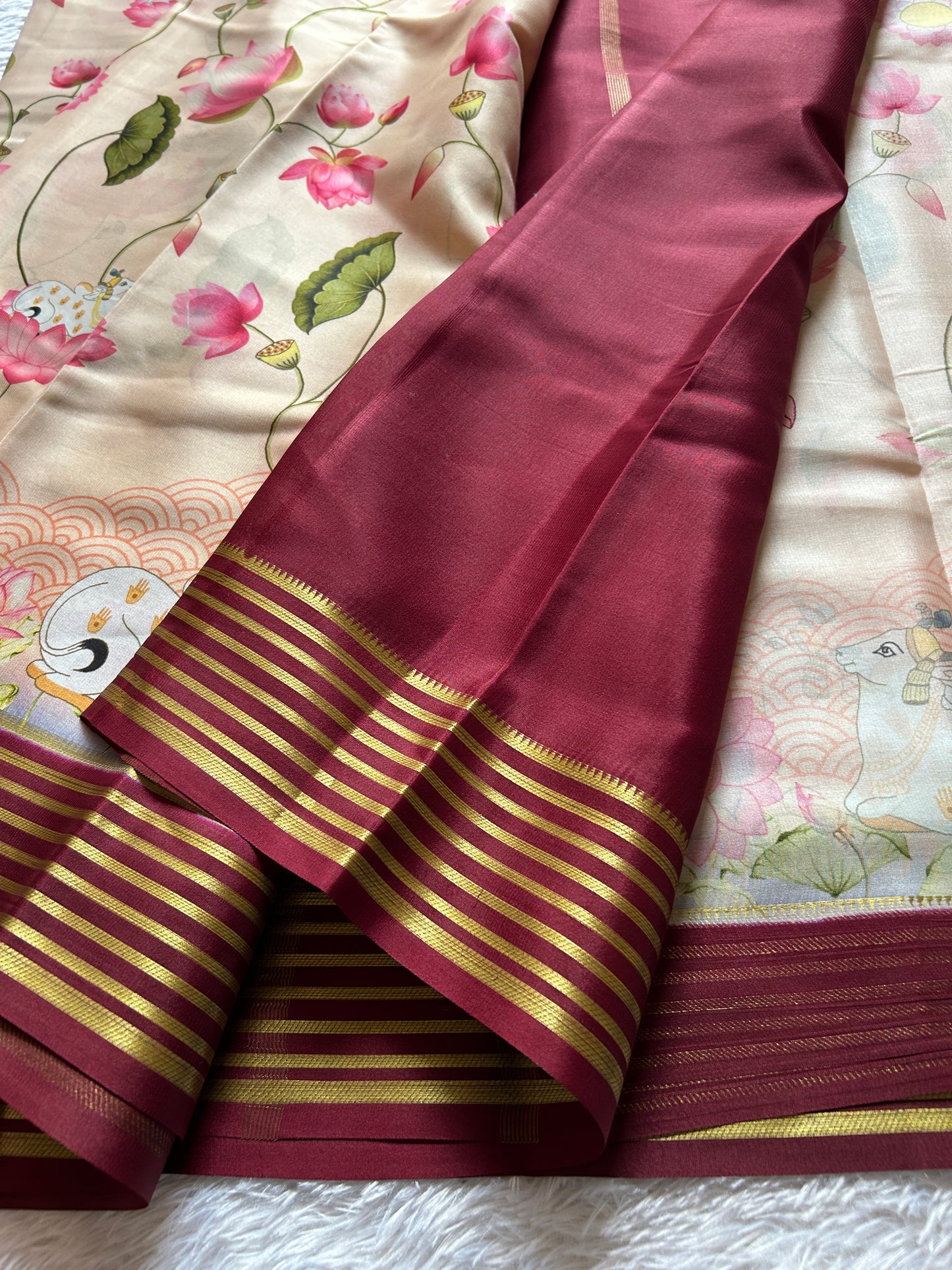 Kamala (2D) : Light beige-dark maroon