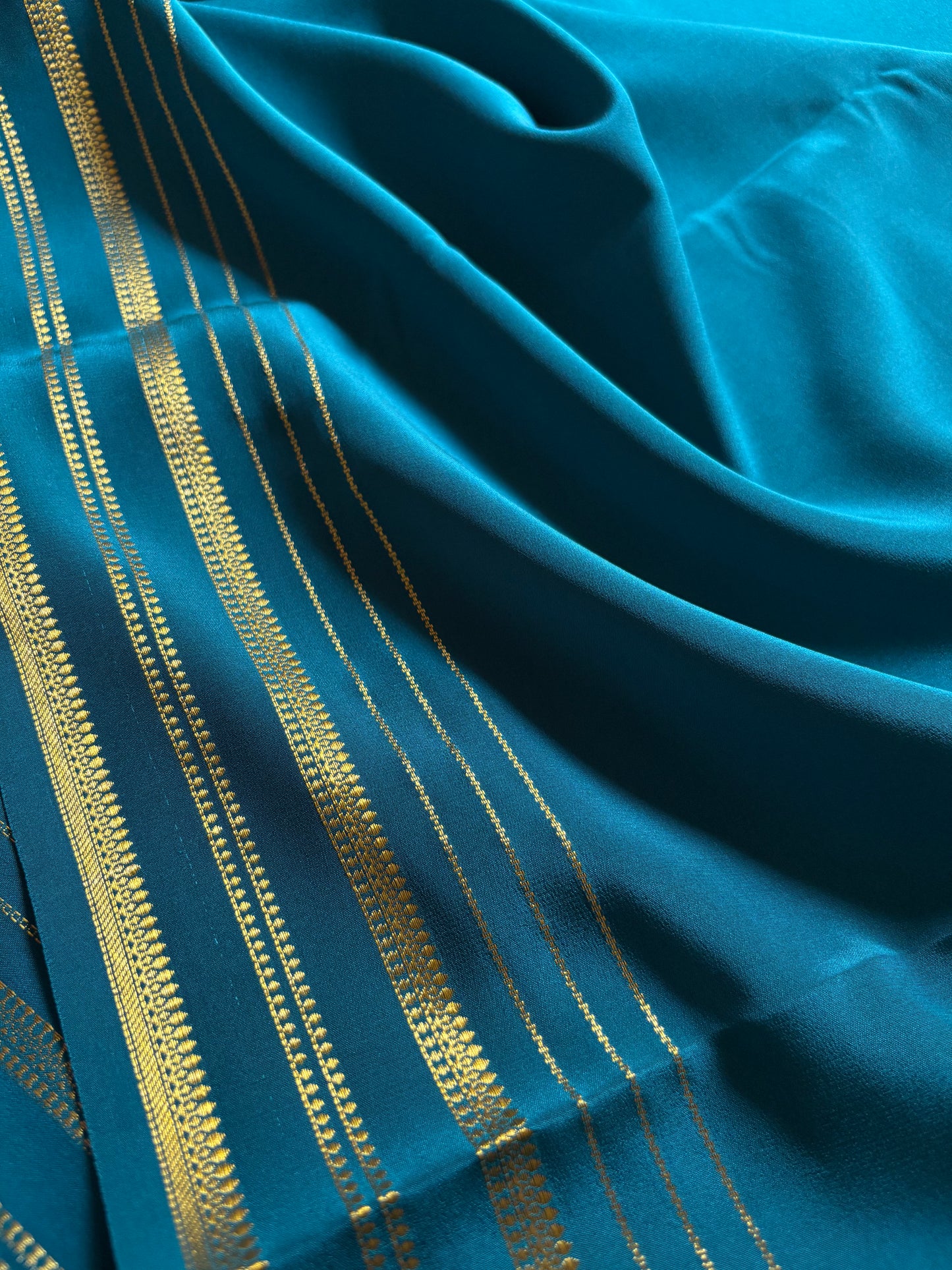 Tanuja : Solid Teal blue