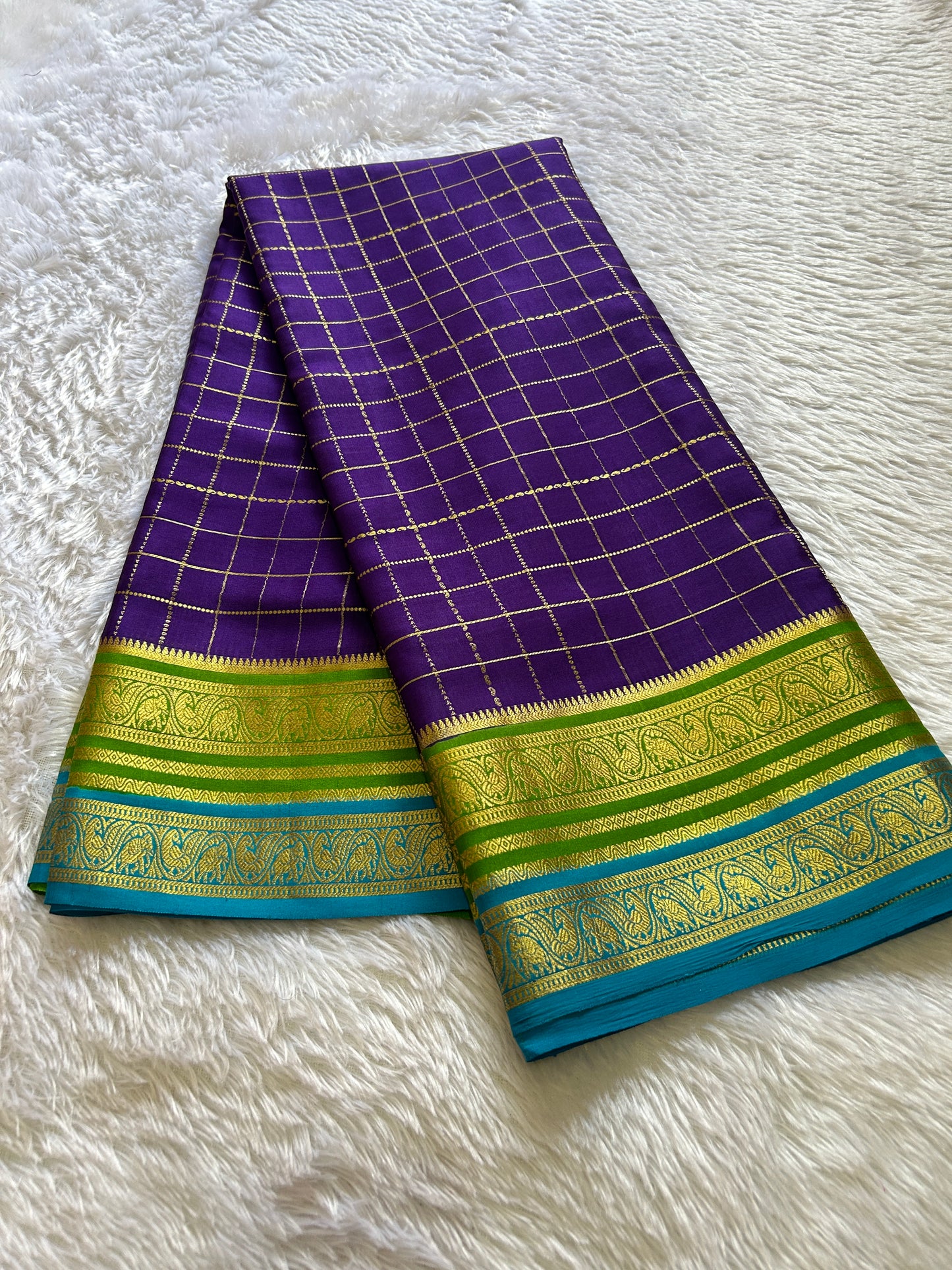 Tulasi (3D) : Violet-fresh green-ananda blue