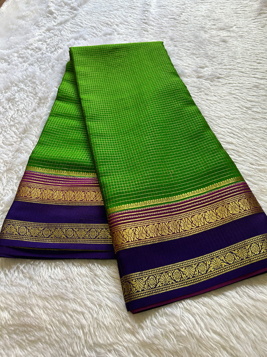 Gayatri (3D) : Parrot green-magenta-navy blue