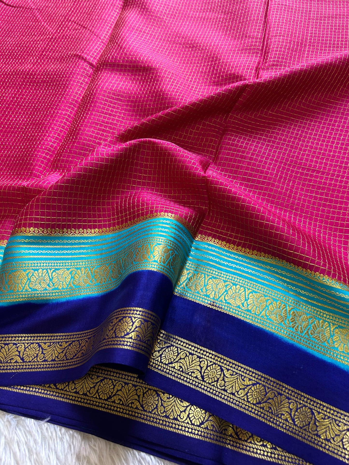 Gayatri (3D) : Pink-ananda blue-royal blue