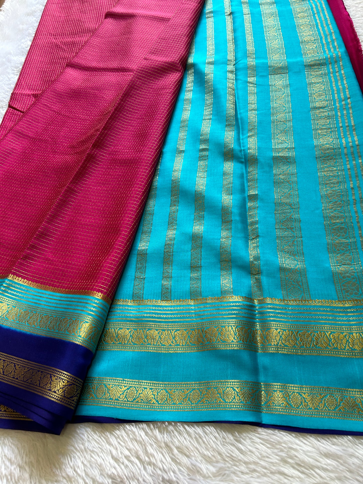 Gayatri (3D) : Pink-ananda blue-royal blue