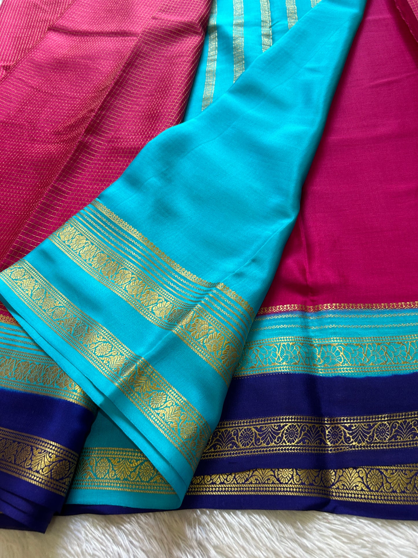 Gayatri (3D) : Pink-ananda blue-royal blue