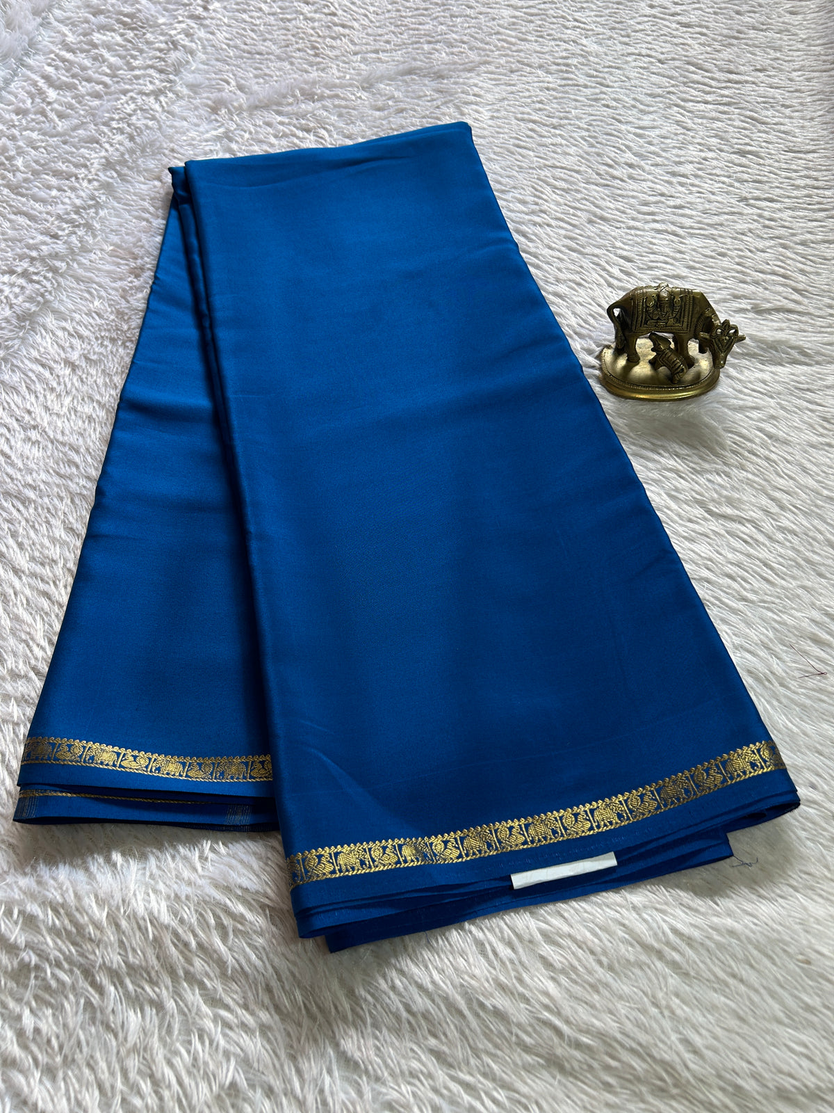 Gaana : Solid Prussian blue