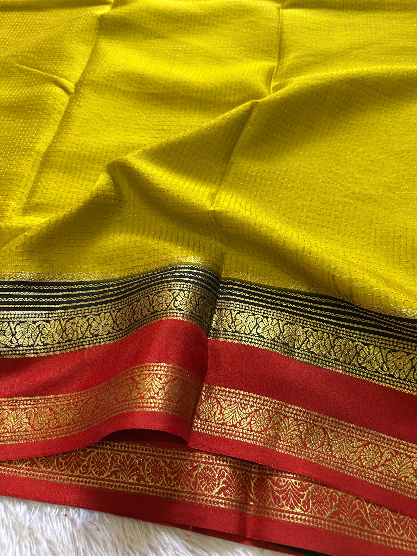 Gayatri (3D) : Olive-black-red