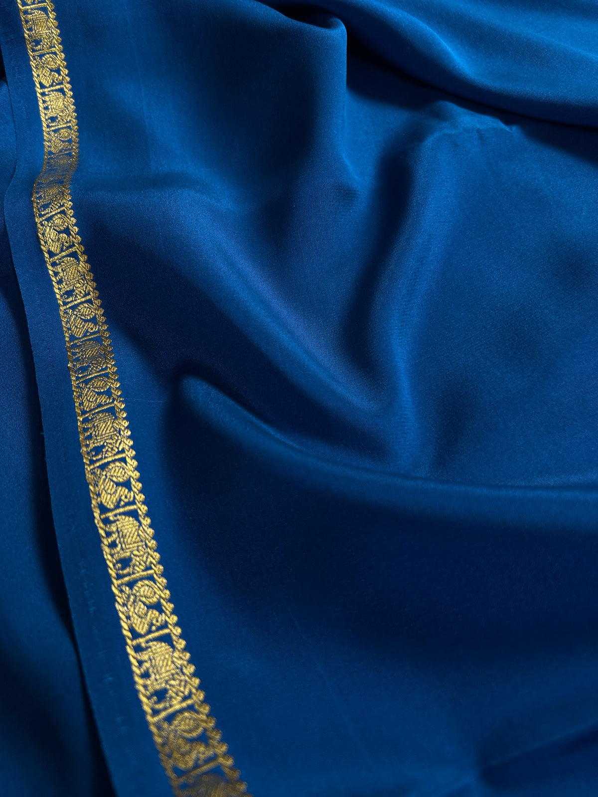Gaana : Solid Prussian blue