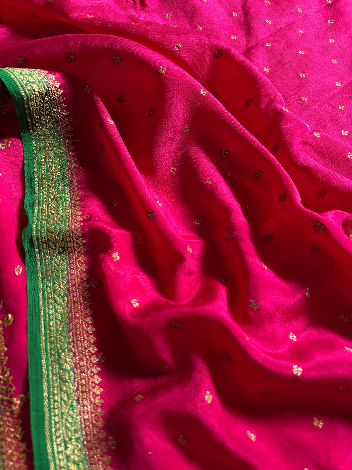 Deepali (2D) : Rani pink-green
