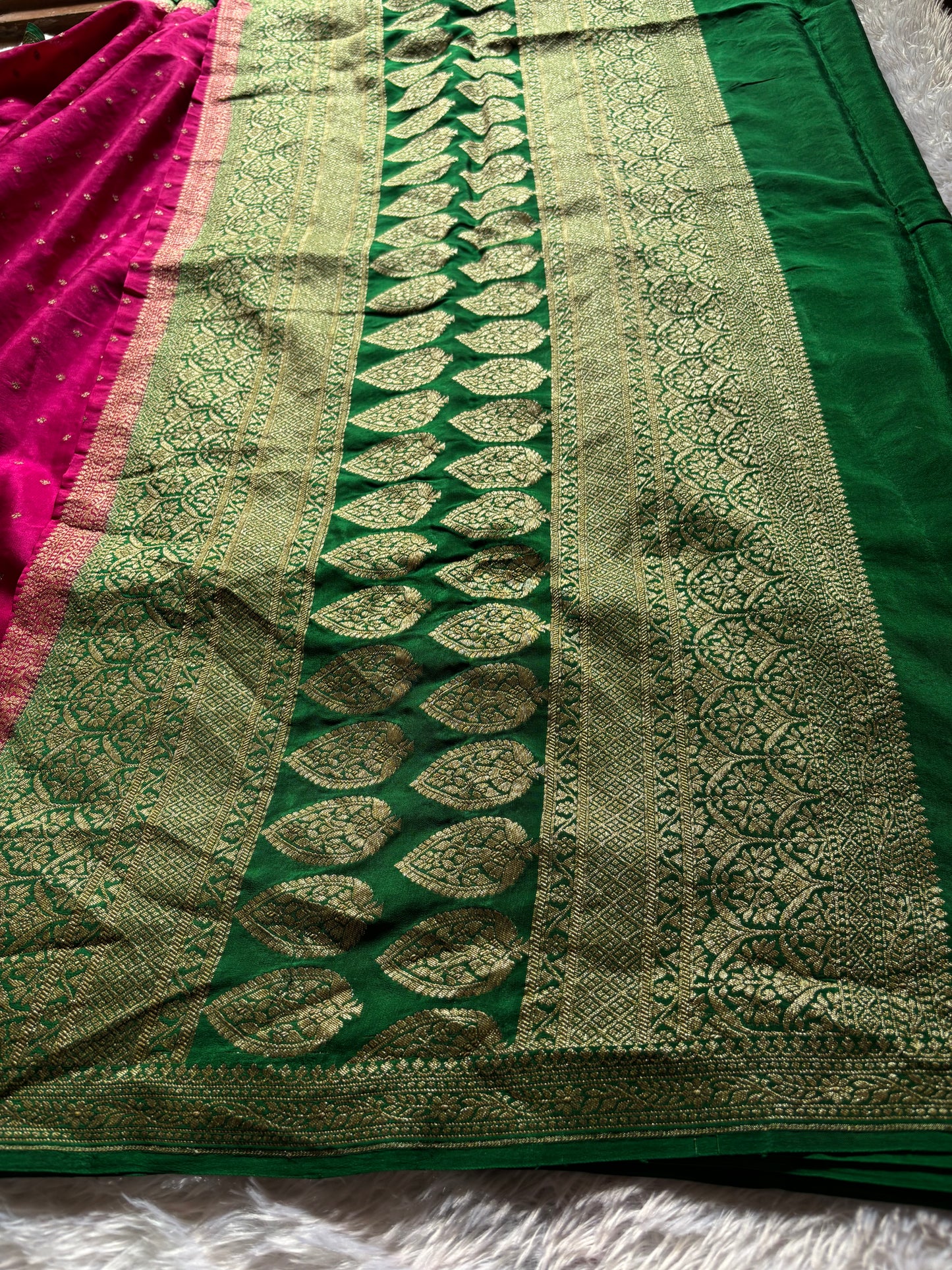 Deepali (2D) : Rani pink-green