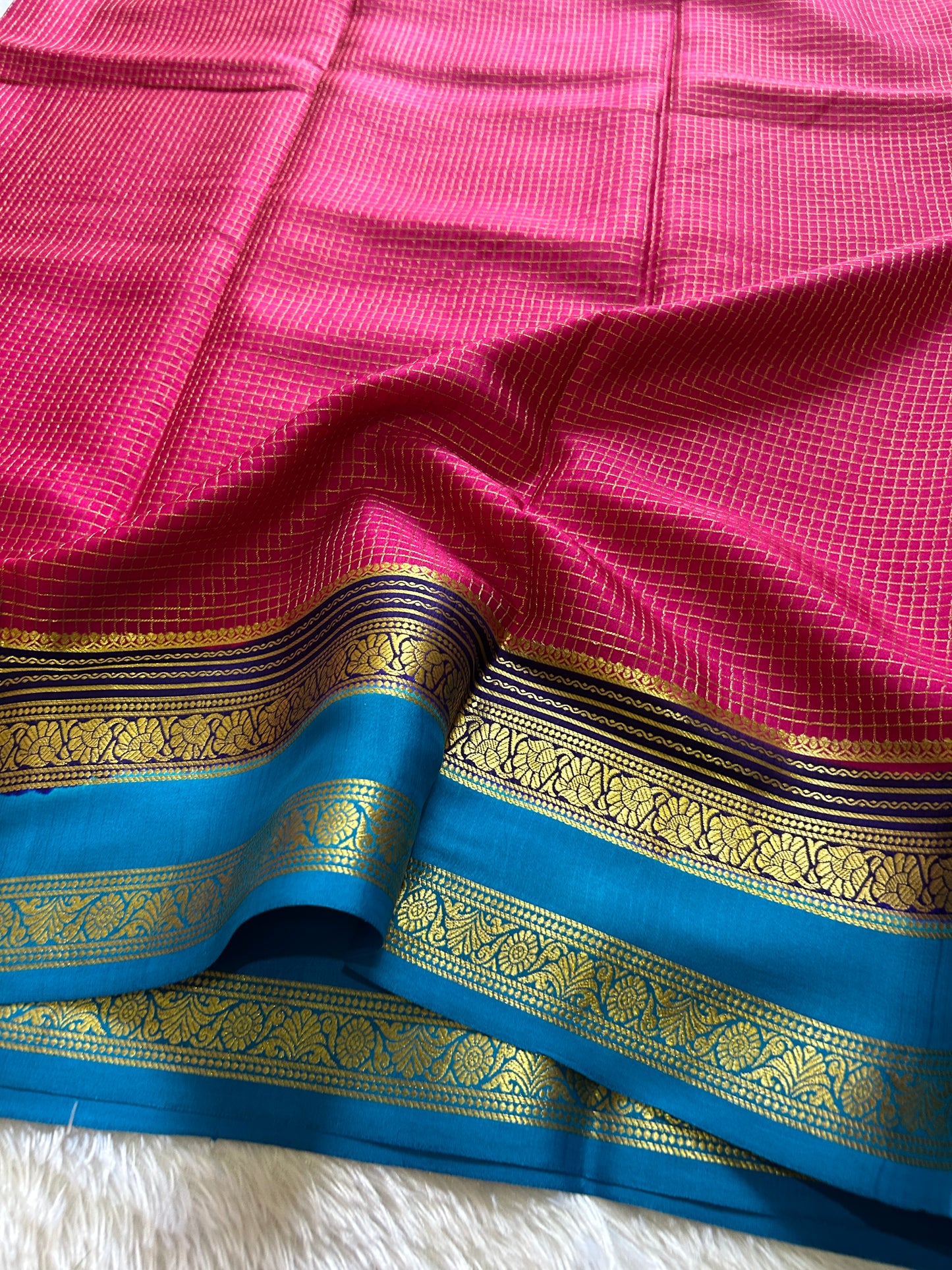 Gayatri (3D) : Pink-navy blue-ananda blue