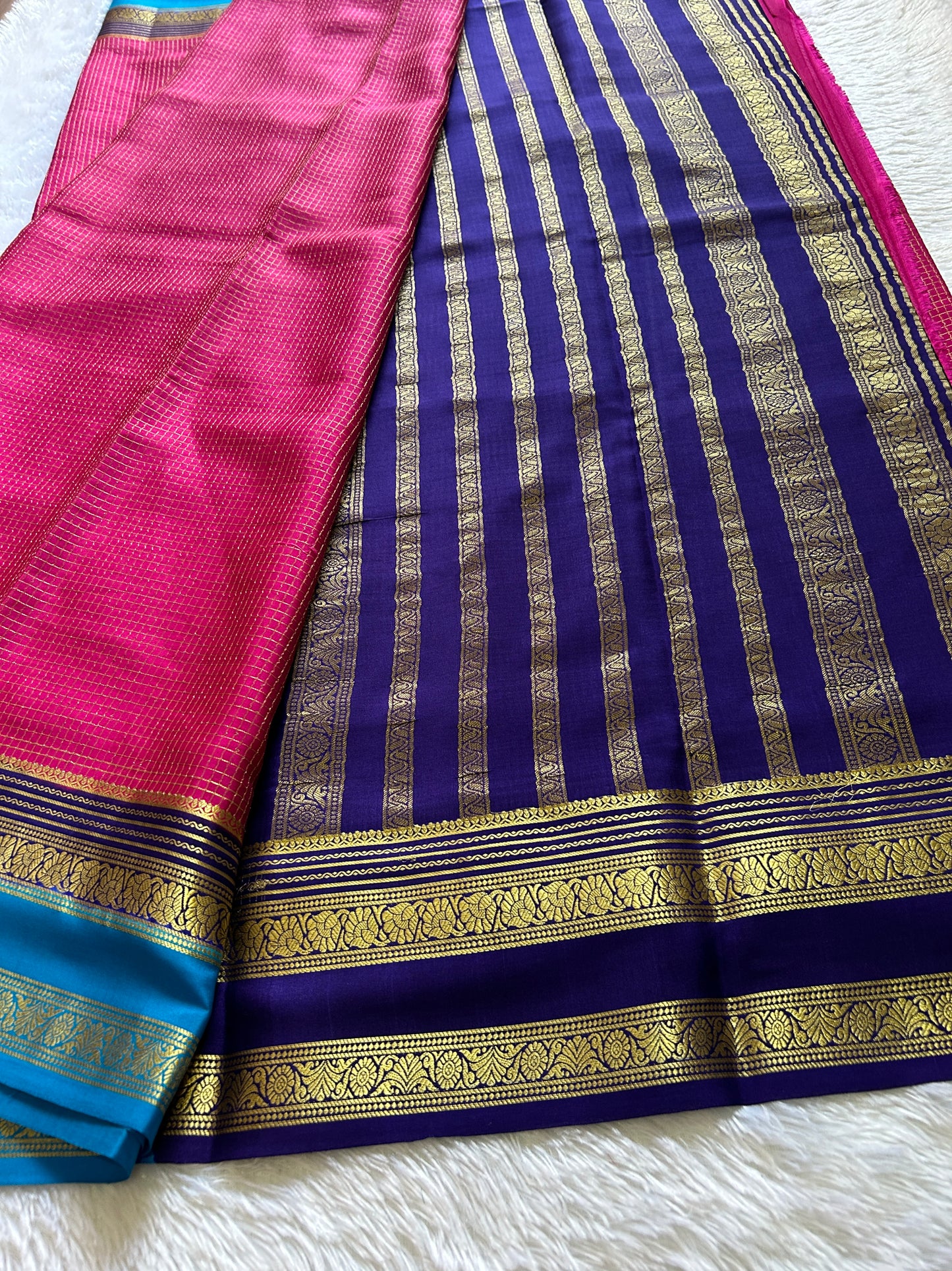 Gayatri (3D) : Pink-navy blue-ananda blue