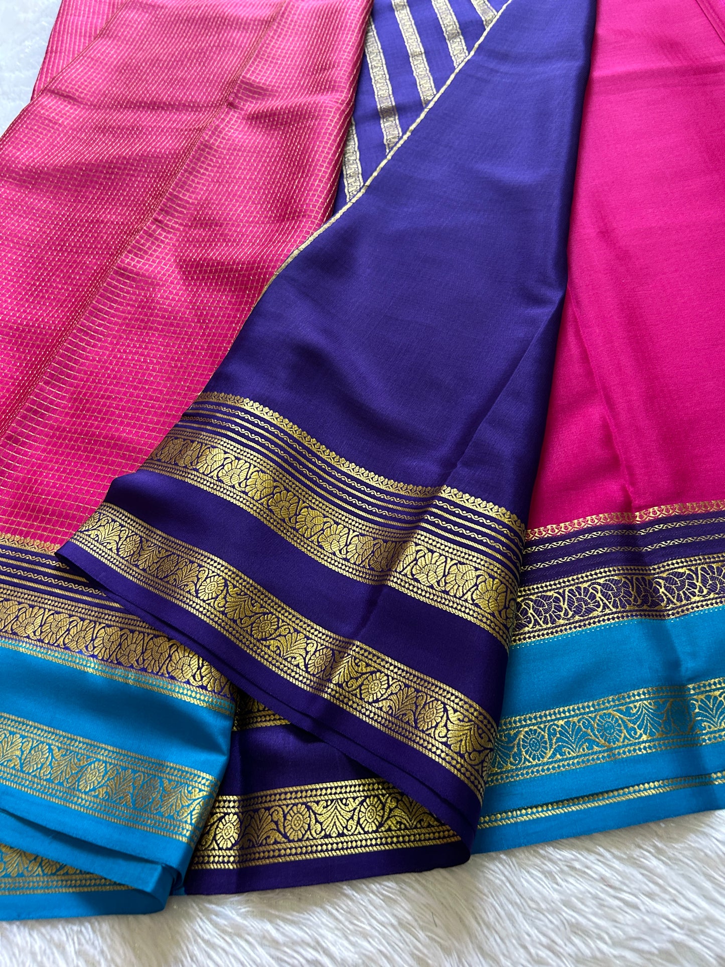 Gayatri (3D) : Pink-navy blue-ananda blue