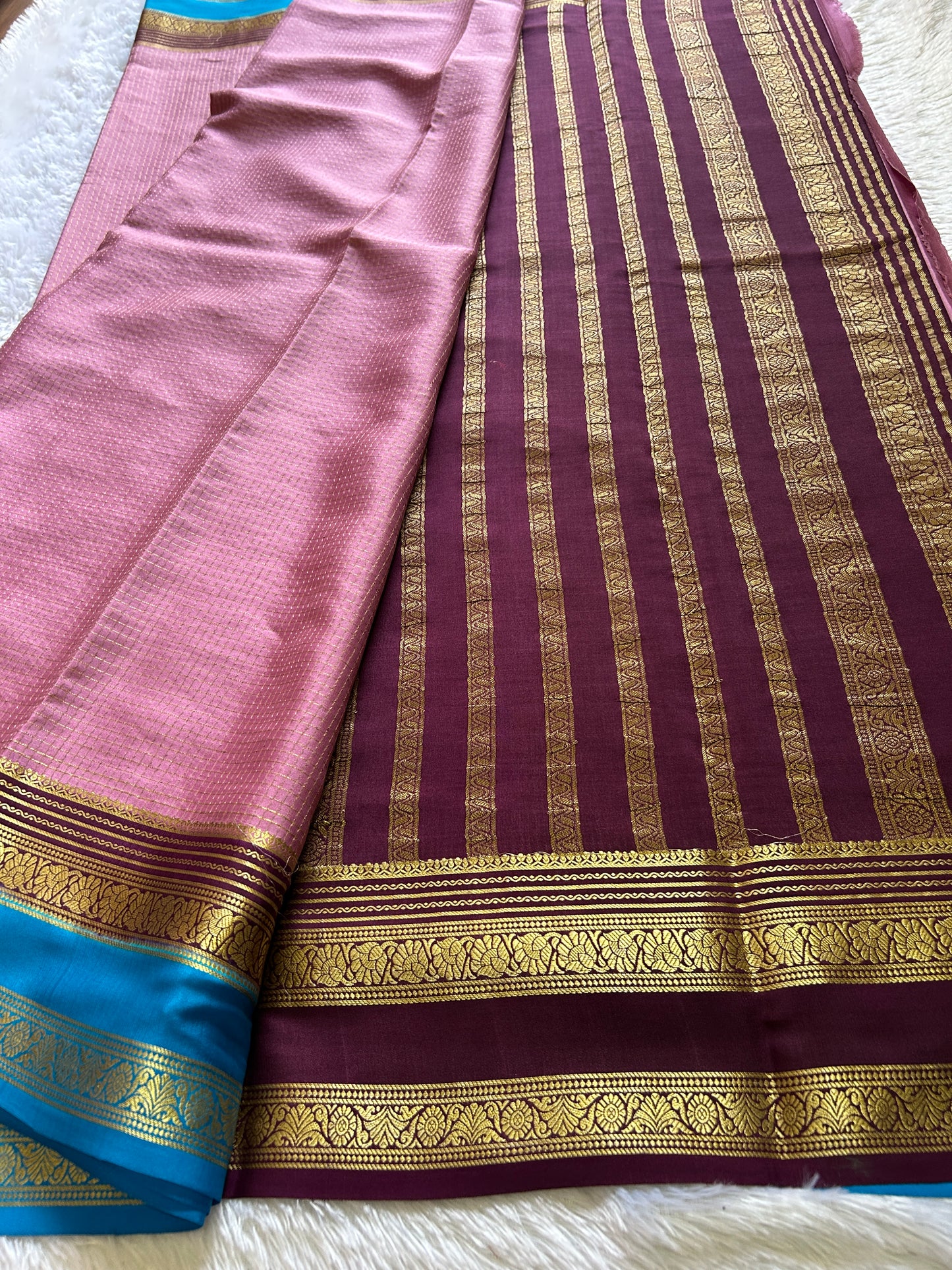 Gayatri (3D) : Light pink-brown-ananda blue