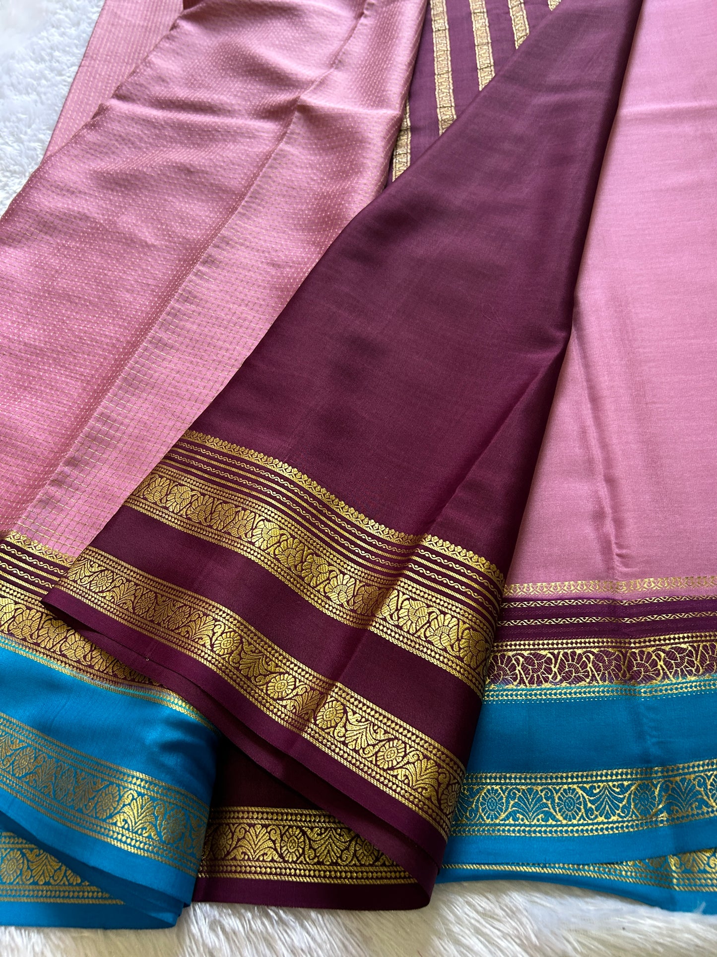 Gayatri (3D) : Light pink-brown-ananda blue