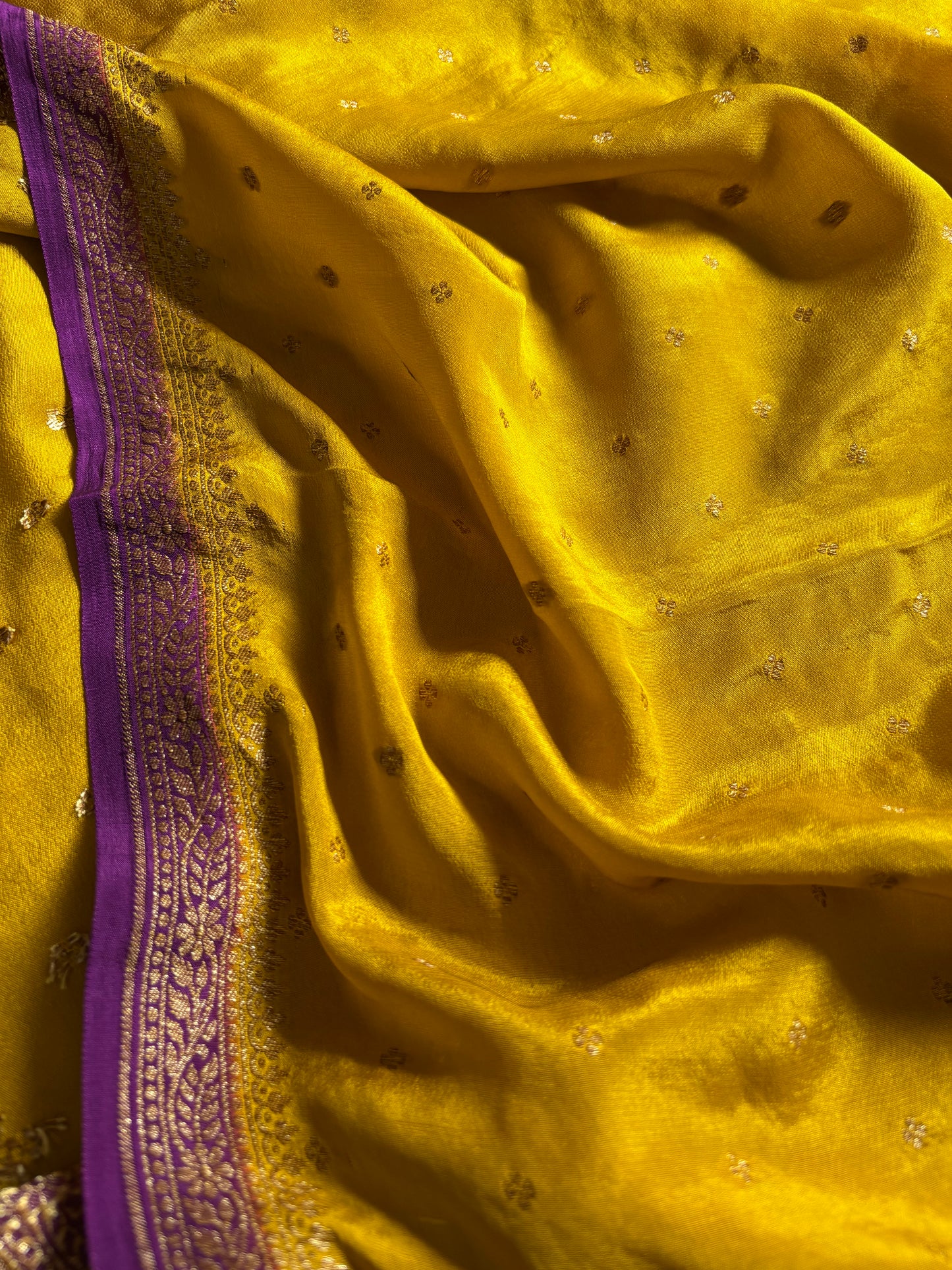 Deepali (2D) : Golden yellow-purple