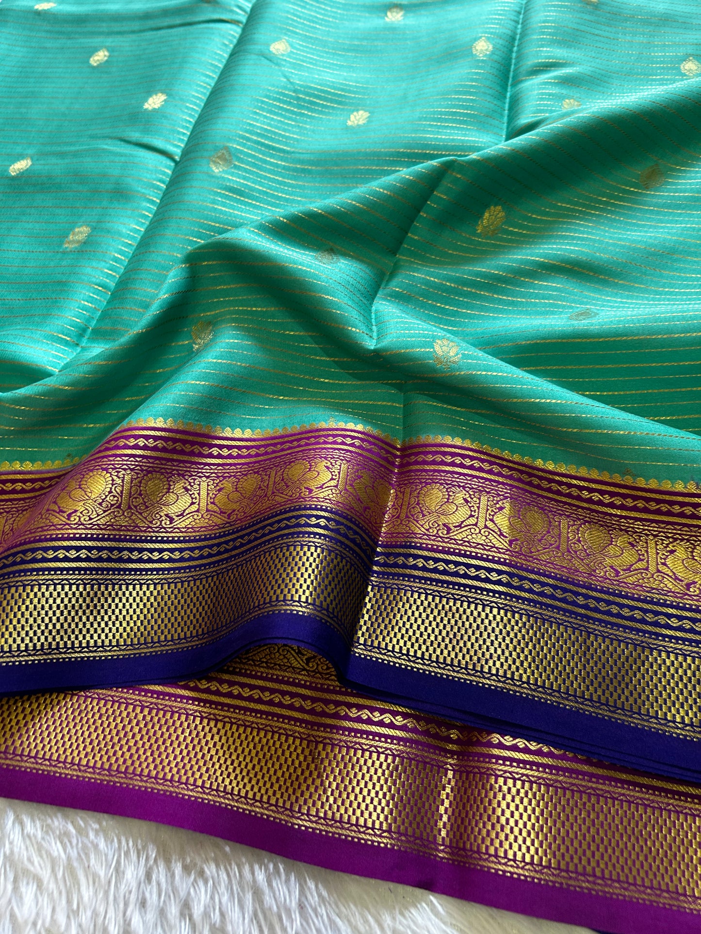 Amulya (3D) : Sea green-magenta-navy blue