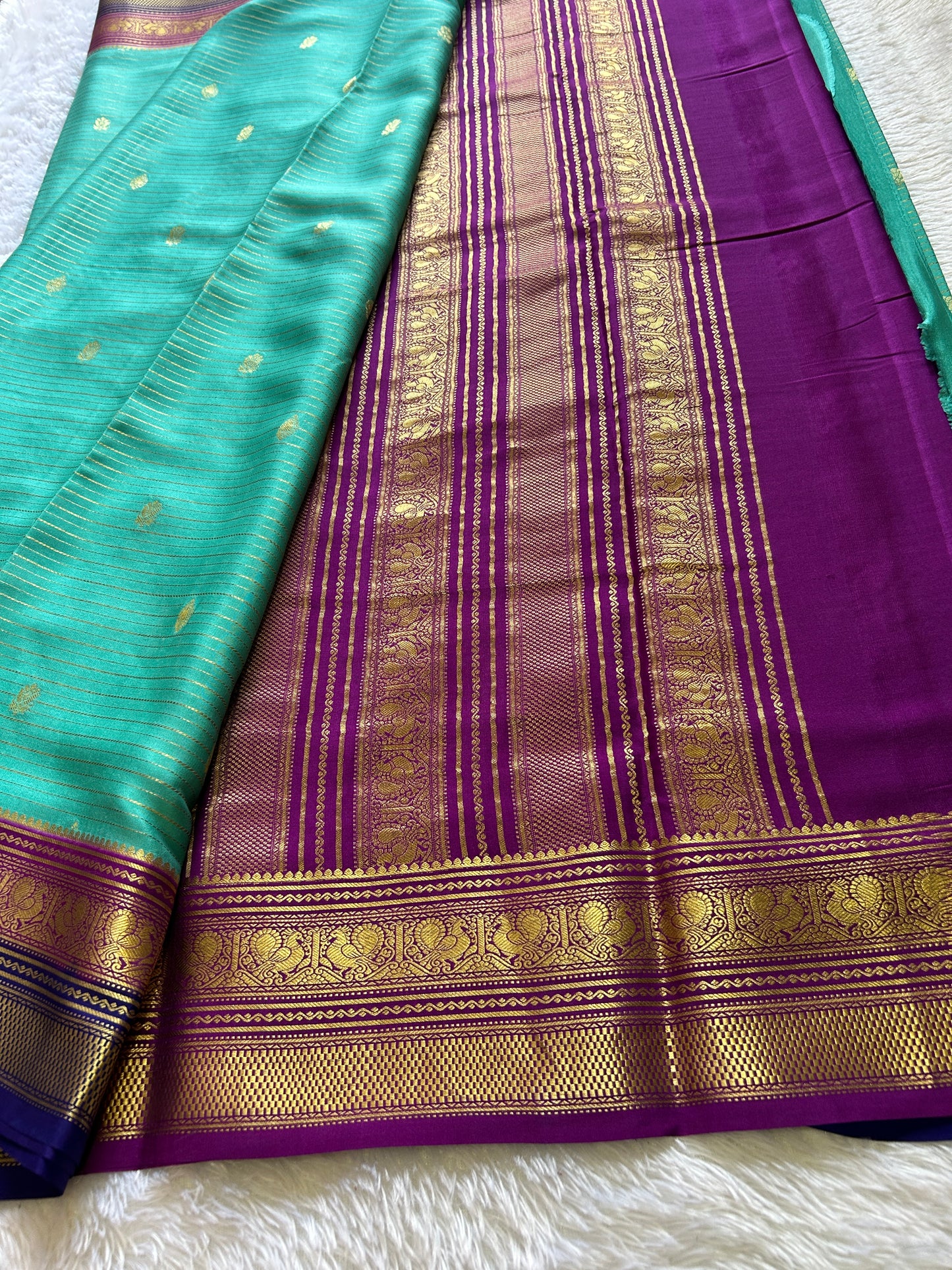 Amulya (3D) : Sea green-magenta-navy blue