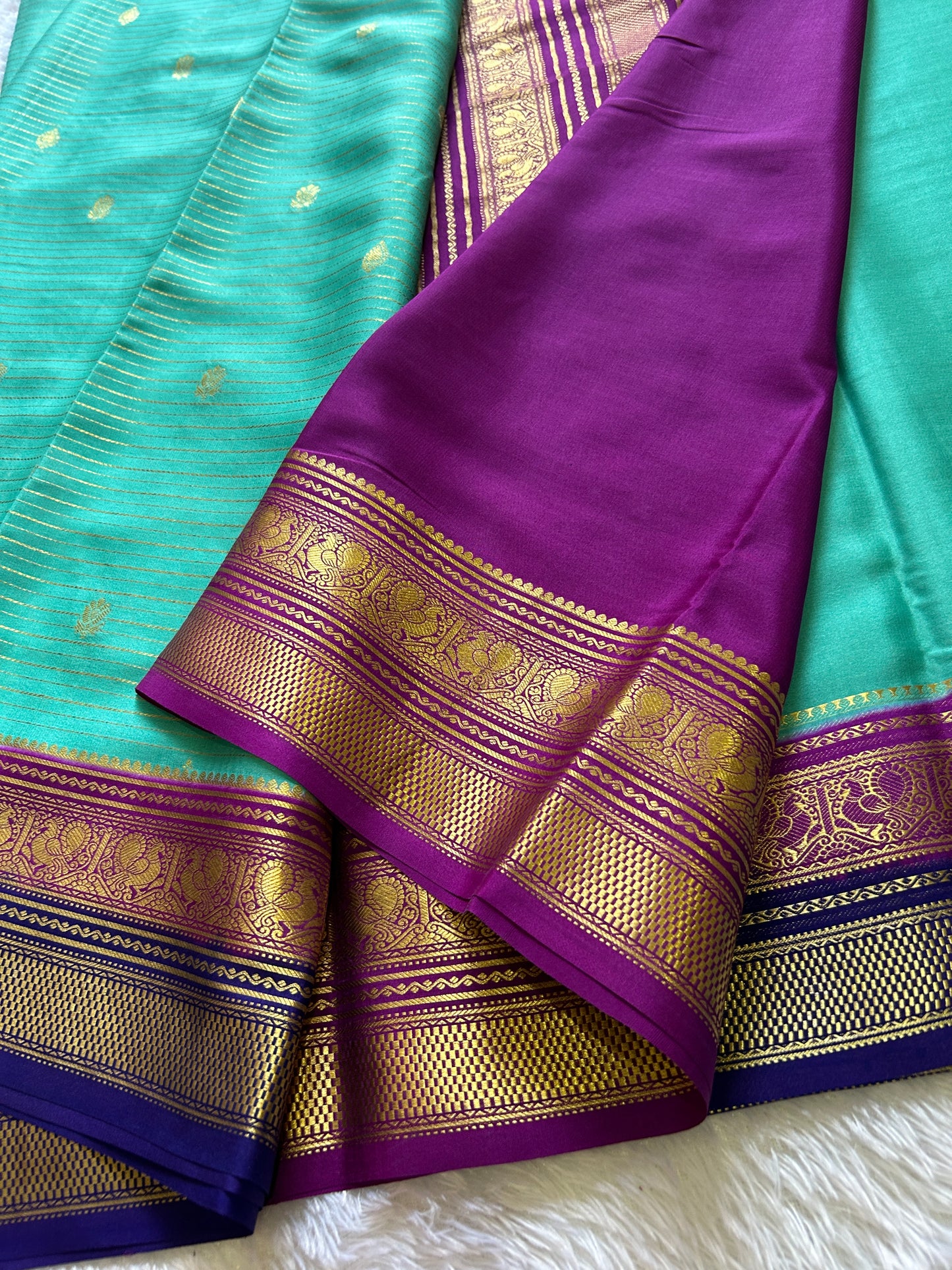 Amulya (3D) : Sea green-magenta-navy blue