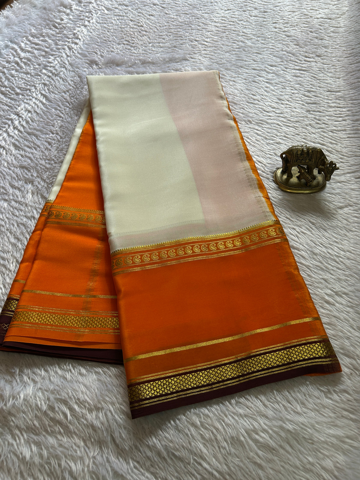 Triguna (3D) : Off white-orange-chocolate brown