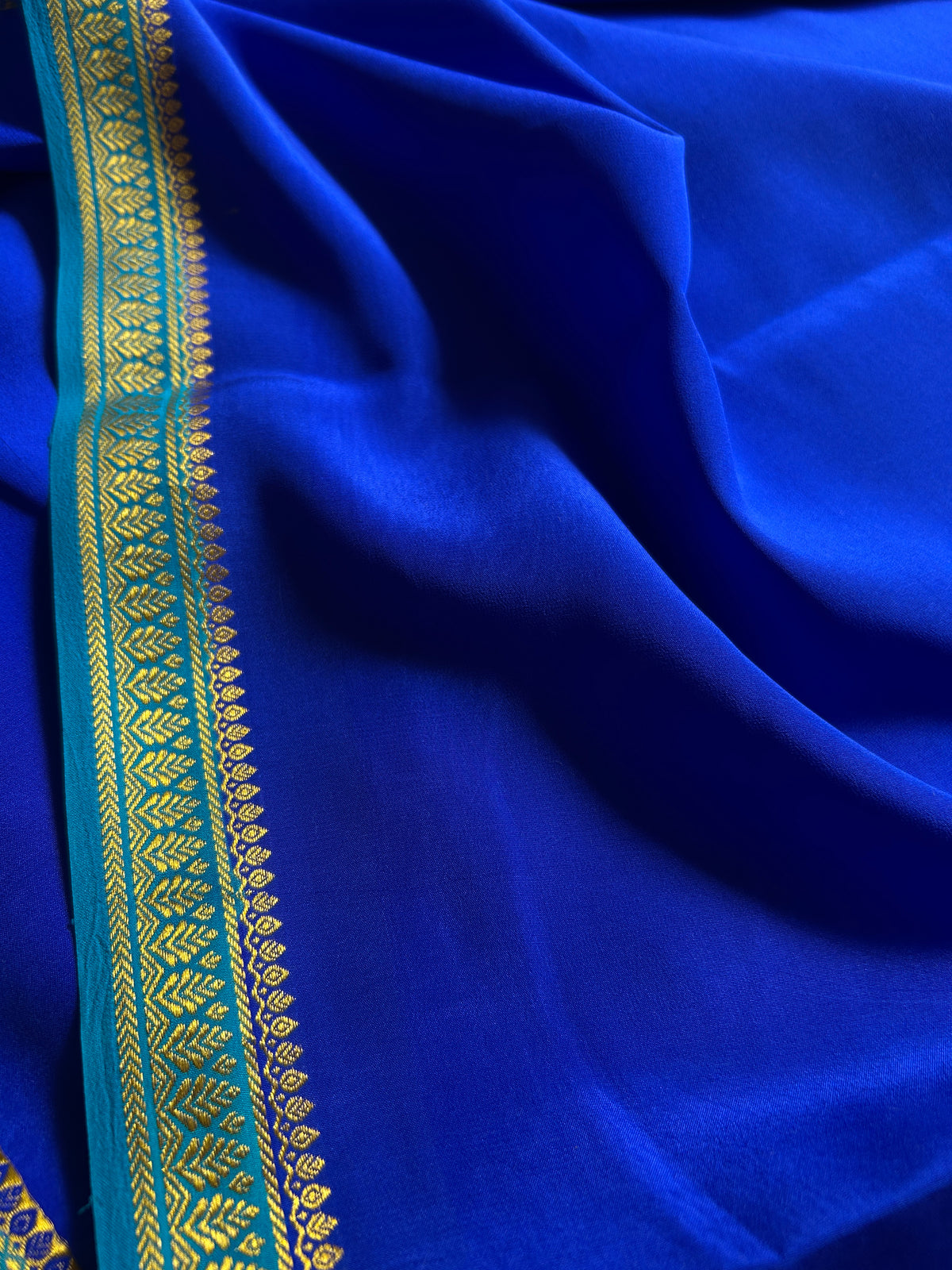 Jyothi (2D) : Royal blue-ananda blue