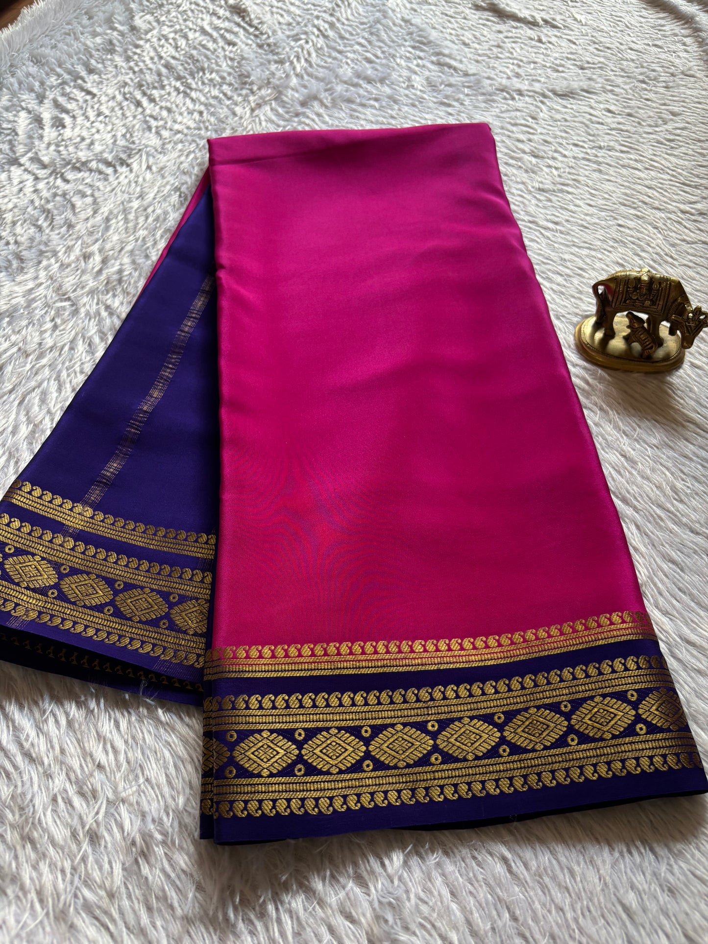 Rashmika (2D) : Pink-navy blue