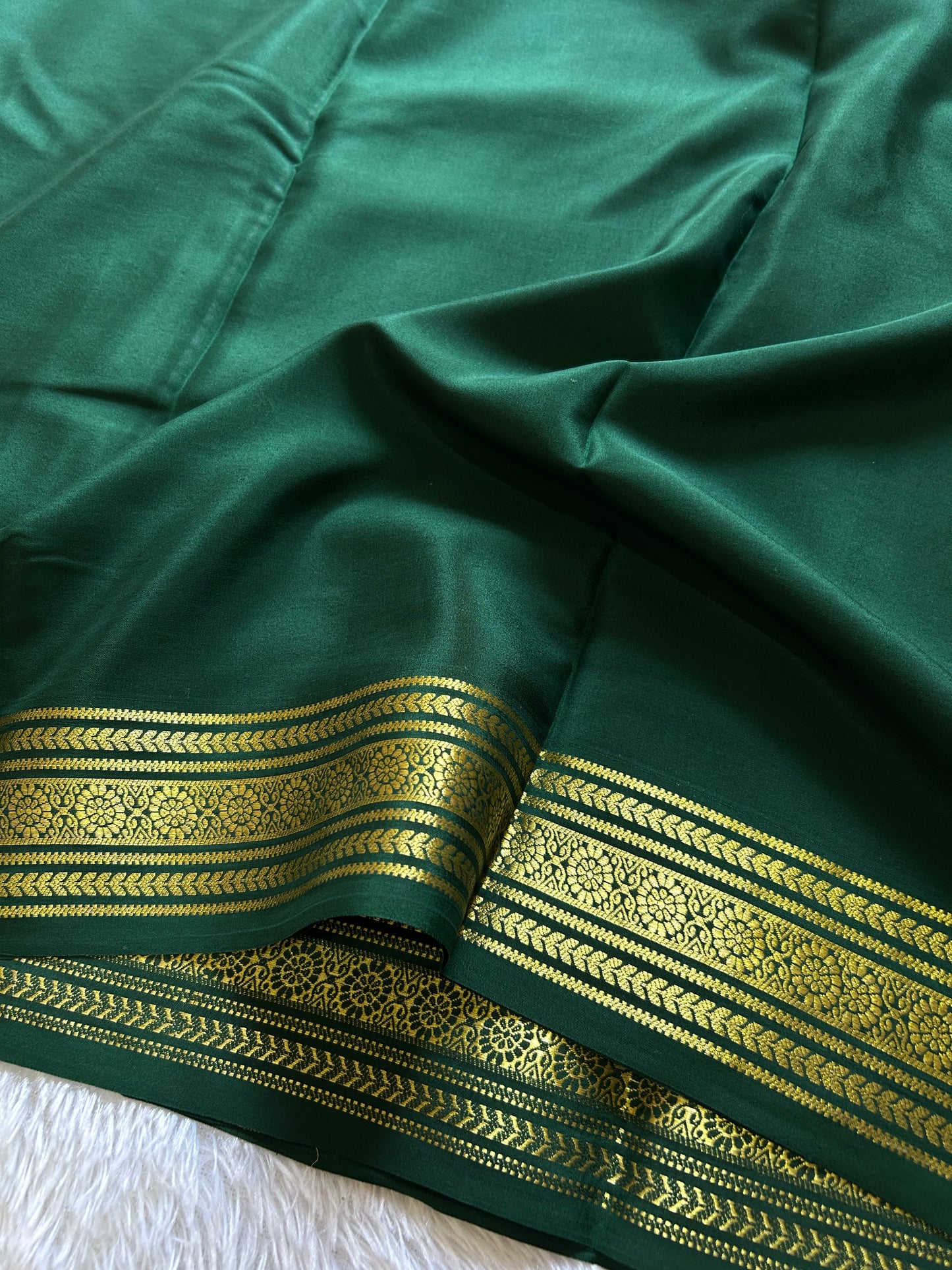 Devika : Solid bottle green