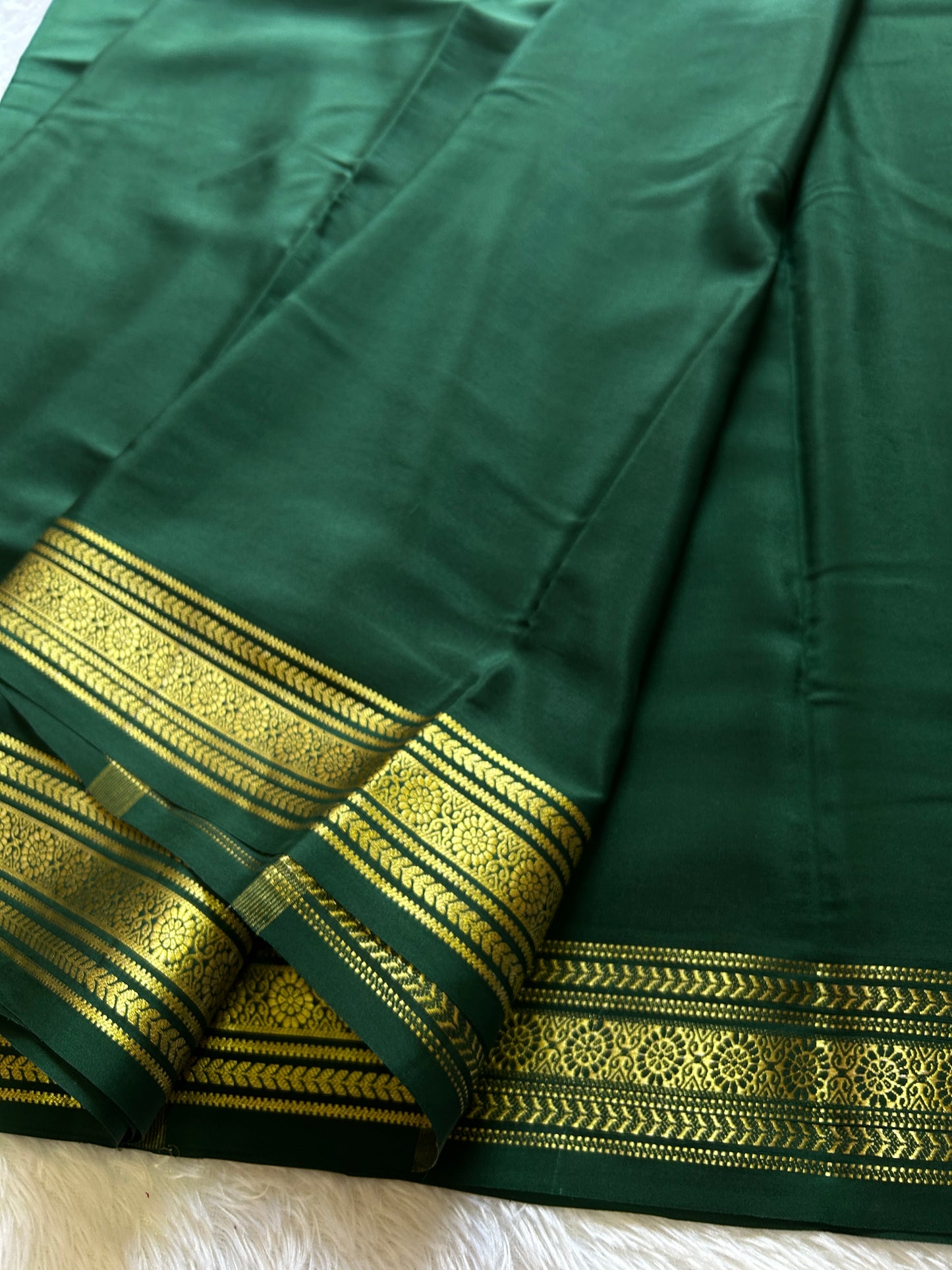 Devika : Solid bottle green
