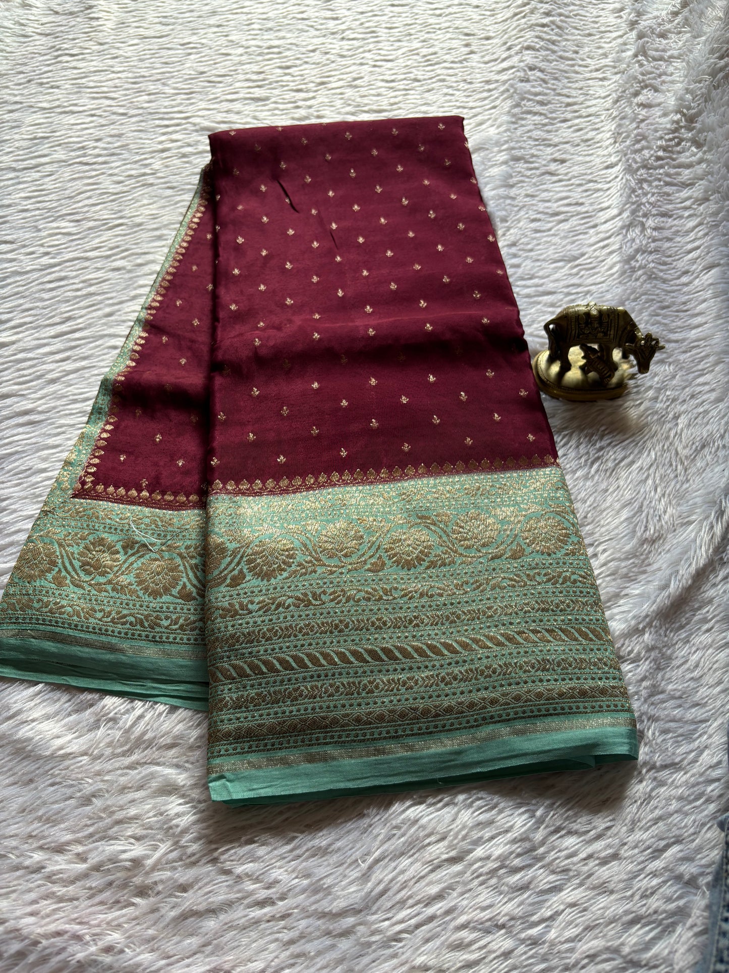 SCB05 (2D) : Maroon-mint green