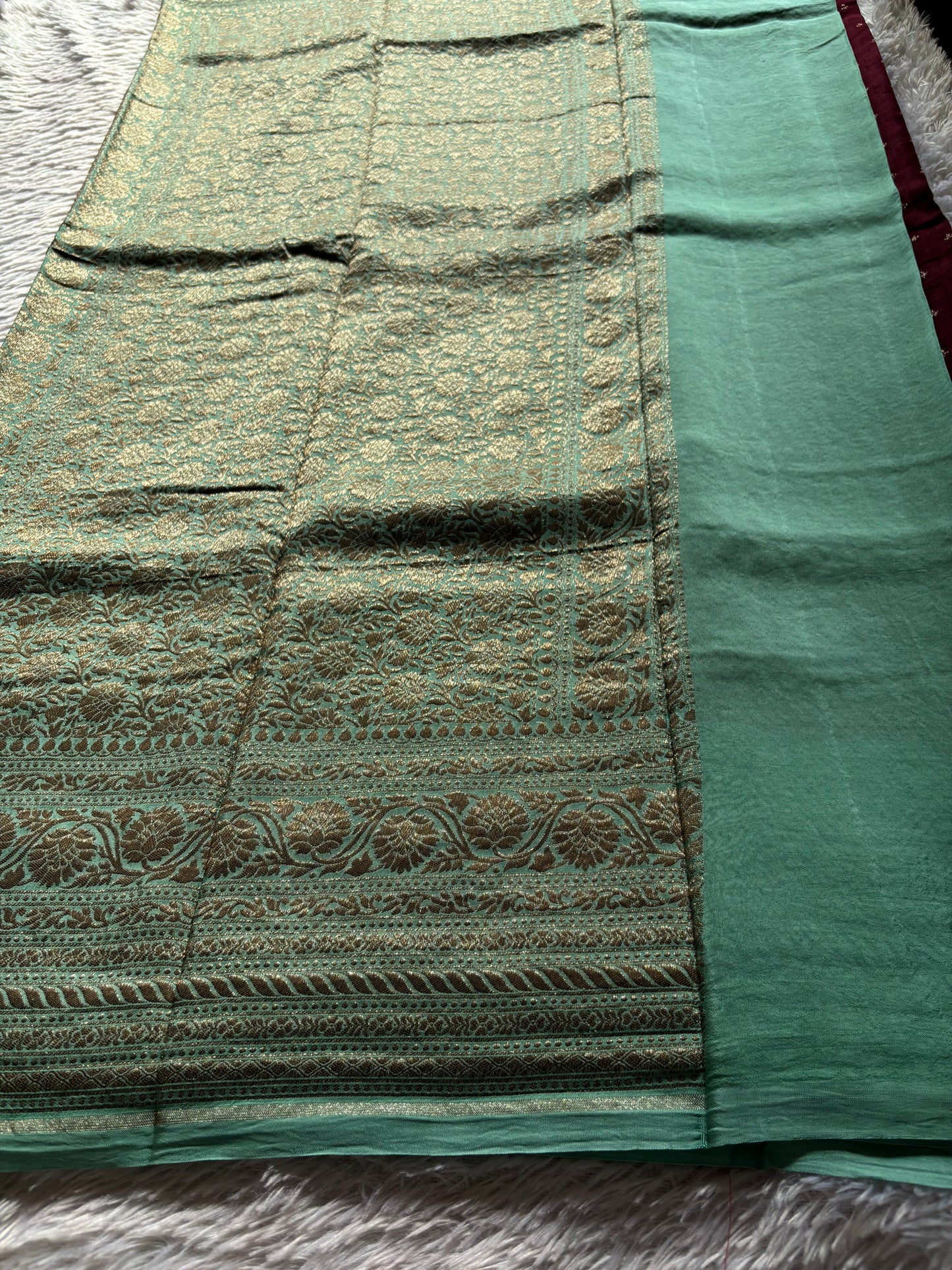 SCB05 (2D) : Maroon-mint green