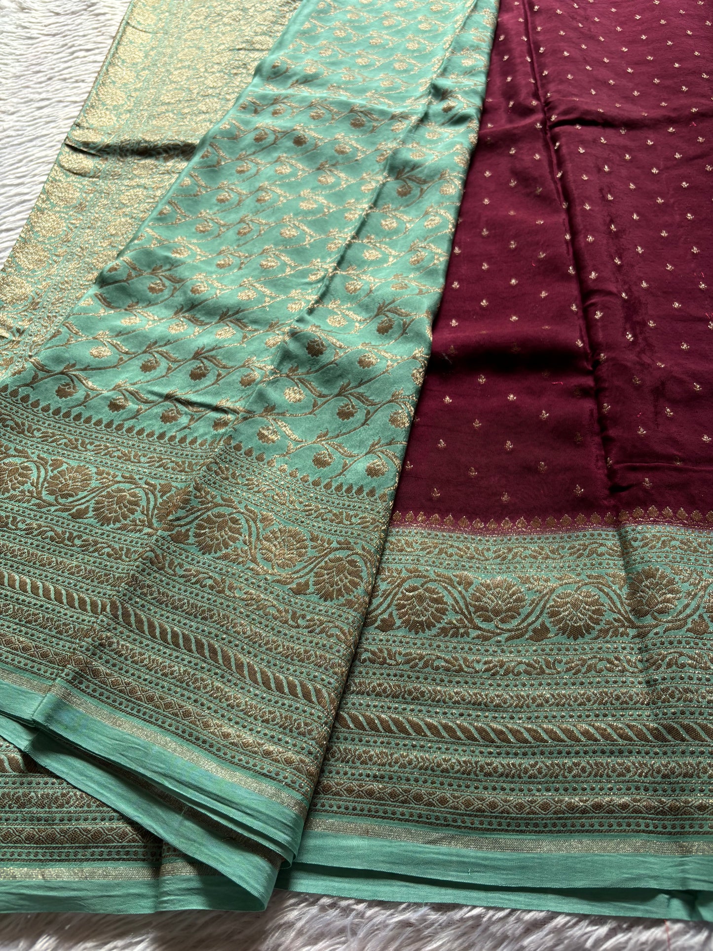 SCB05 (2D) : Maroon-mint green