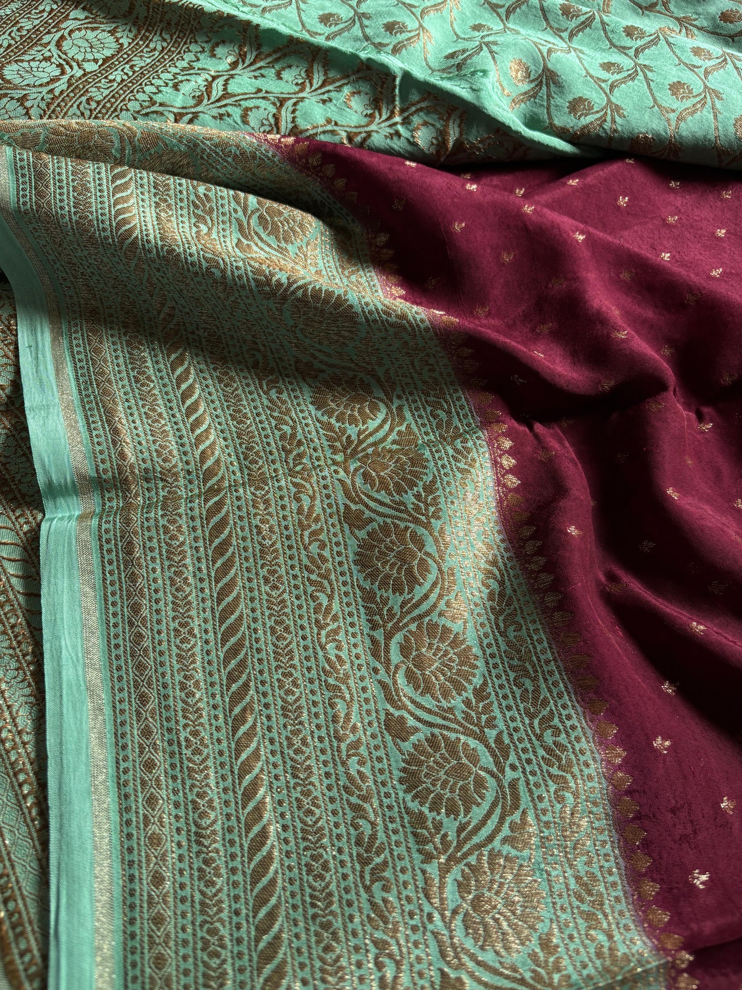 SCB05 (2D) : Maroon-mint green