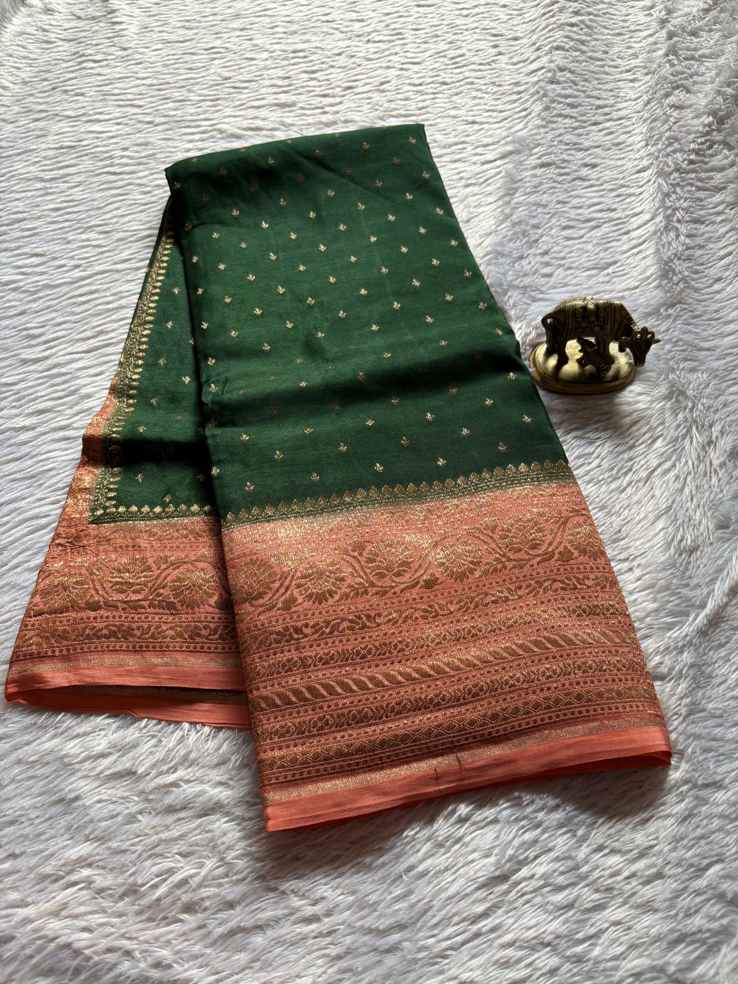 SCB05 (2D) : Dark green-peach