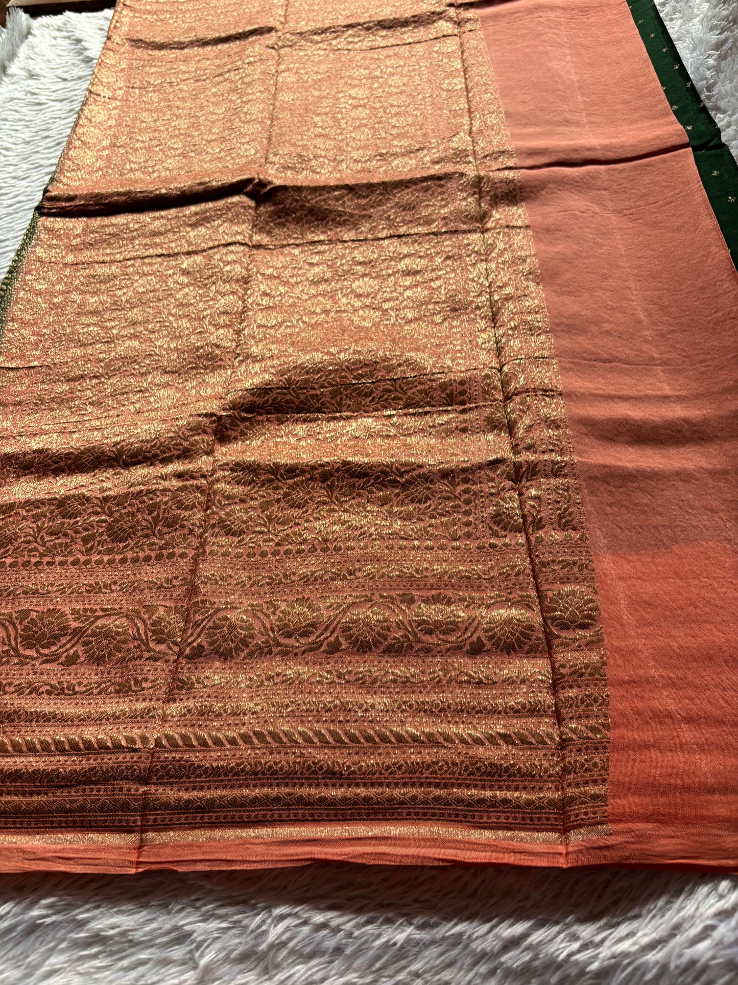 SCB05 (2D) : Dark green-peach