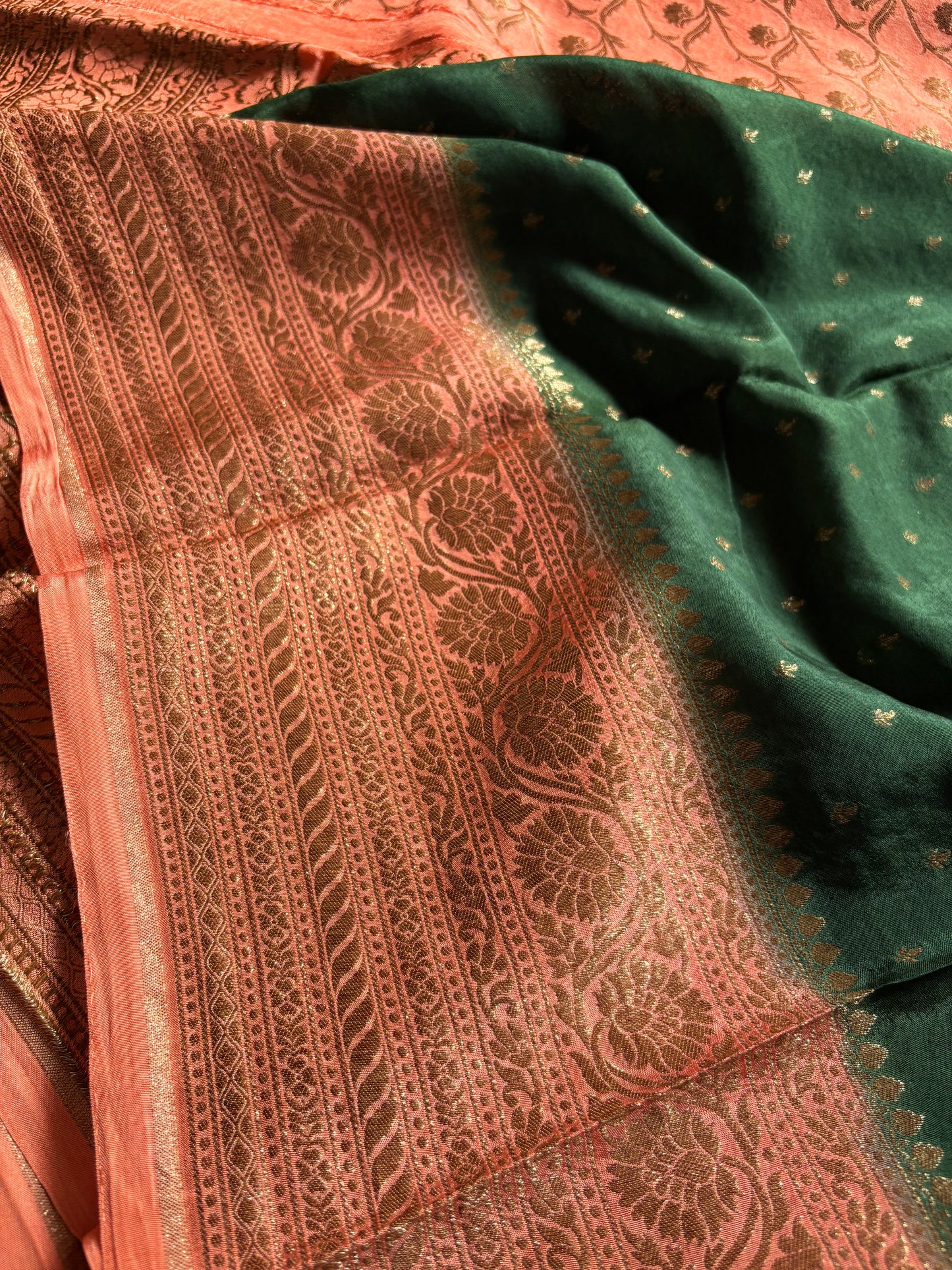 SCB05 (2D) : Dark green-peach