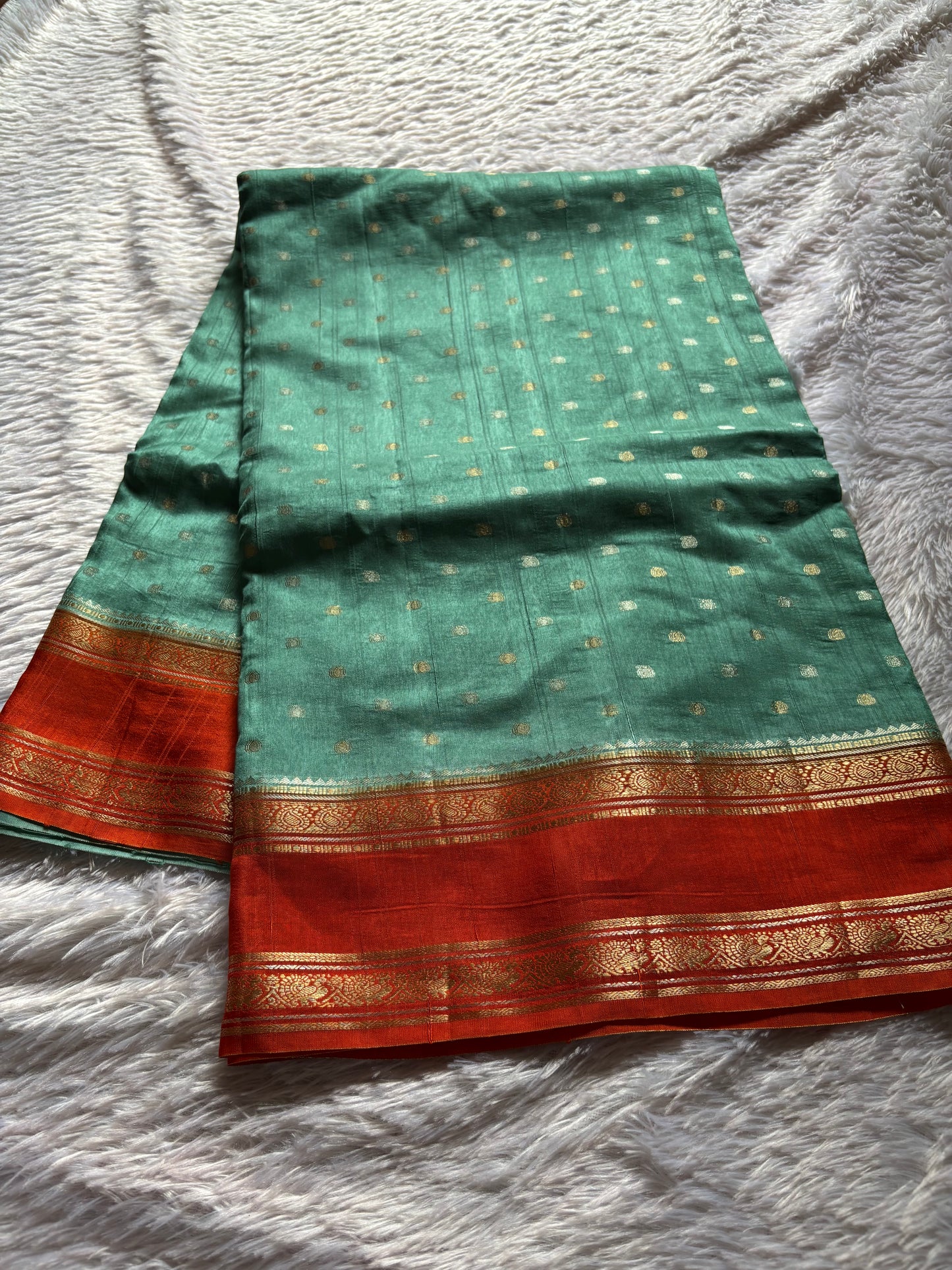 SS101 (2D) : Sea green-rust orange