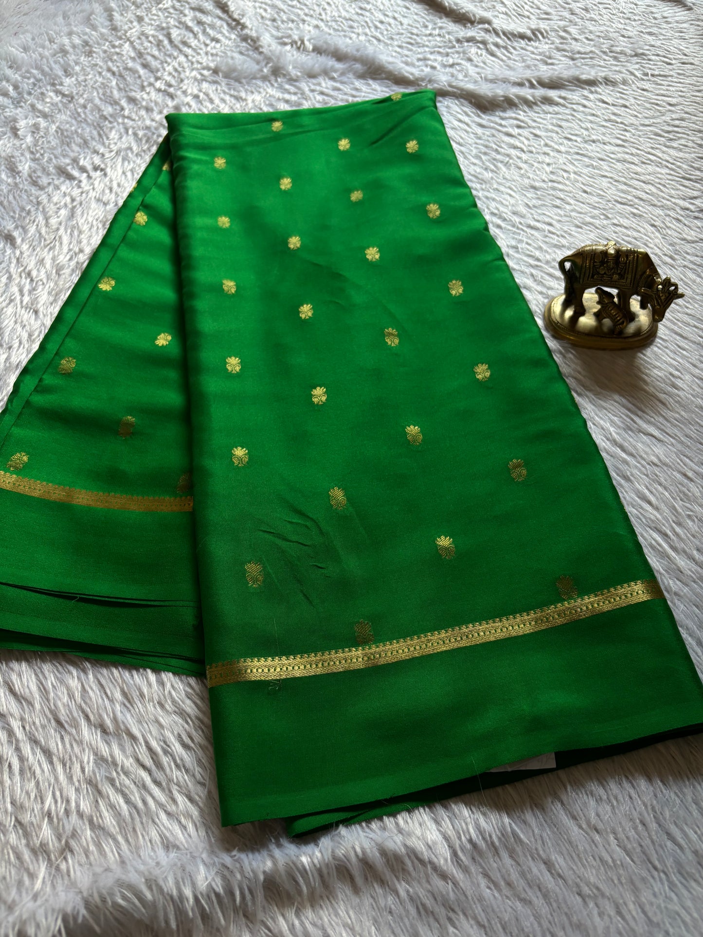 Sahana : Solid Leaf green