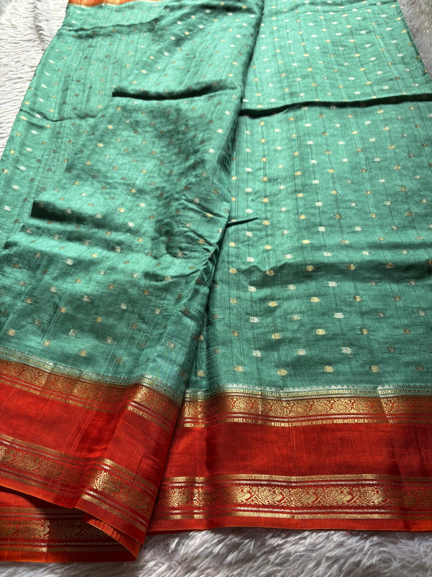 SS101 (2D) : Sea green-rust orange