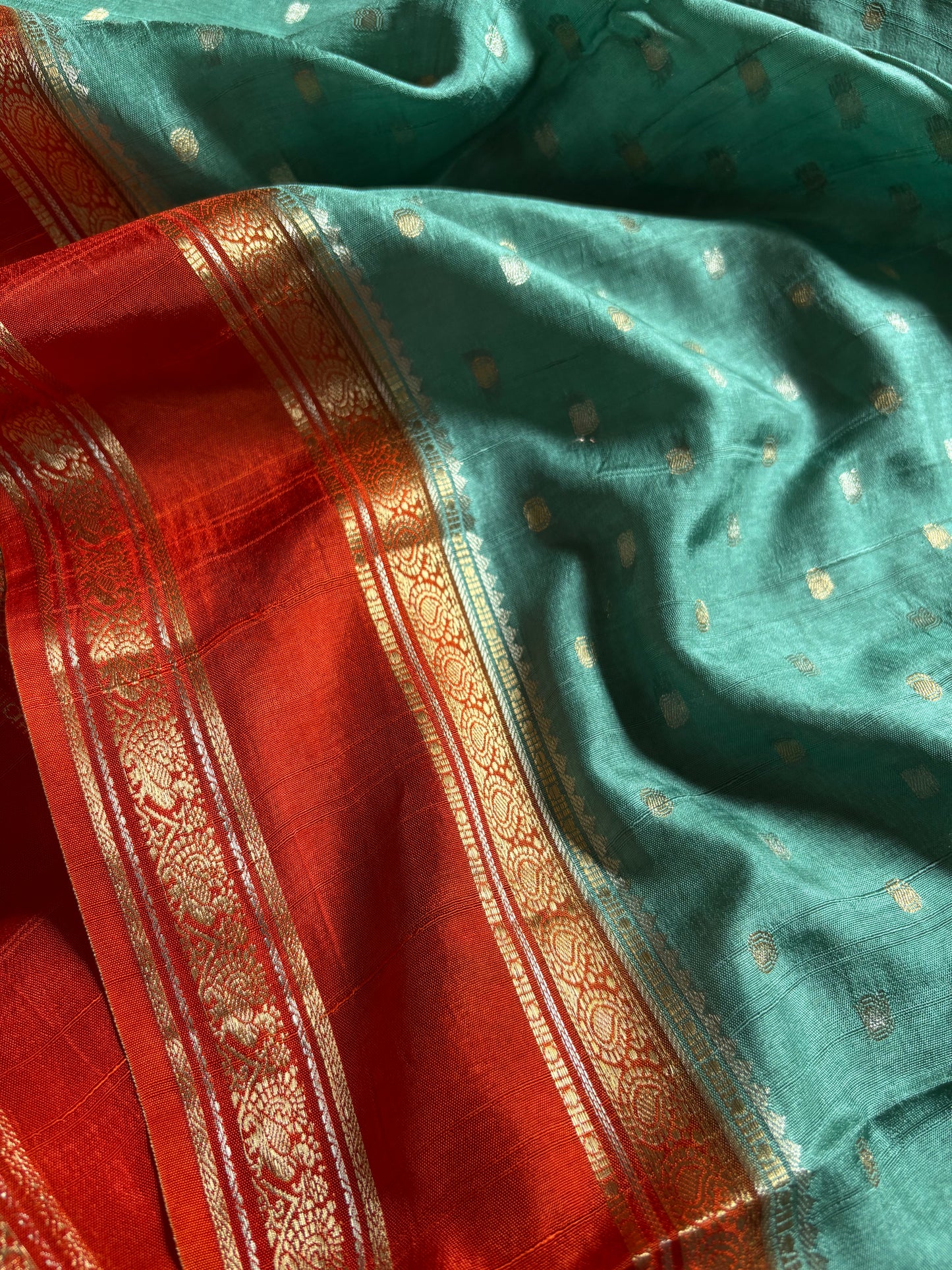 SS101 (2D) : Sea green-rust orange