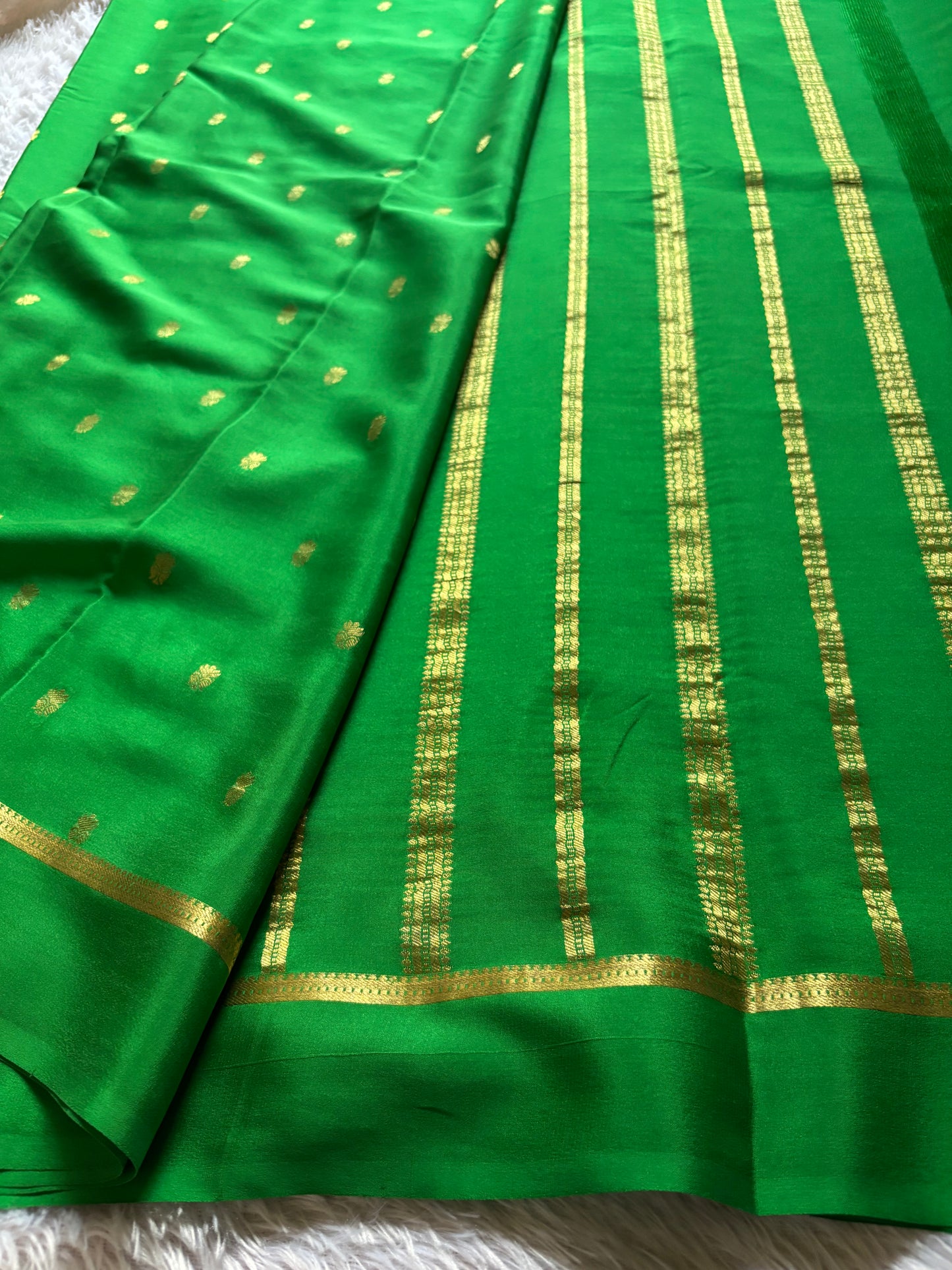 Sahana : Solid Leaf green