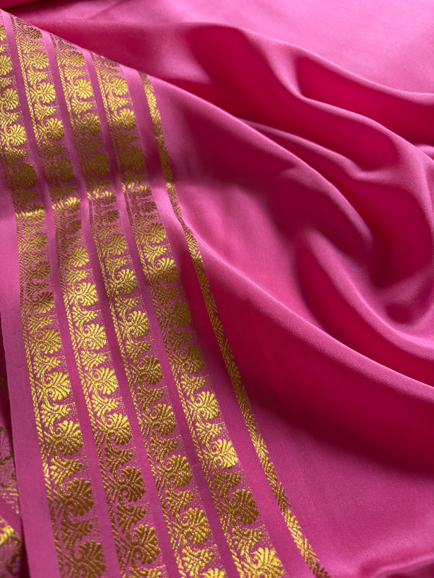 Mohana : Solid Bright pink