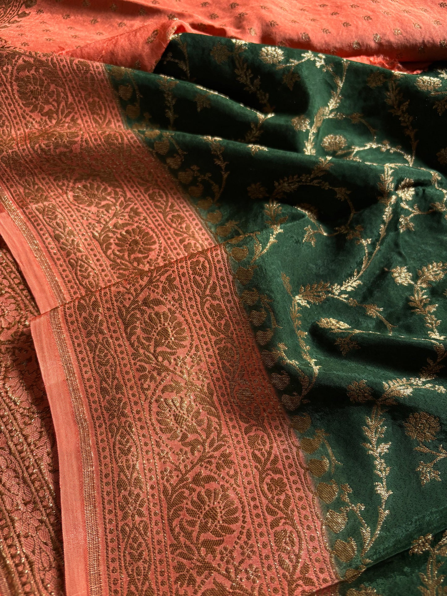 SCB06 (2D) : Dark green-peach