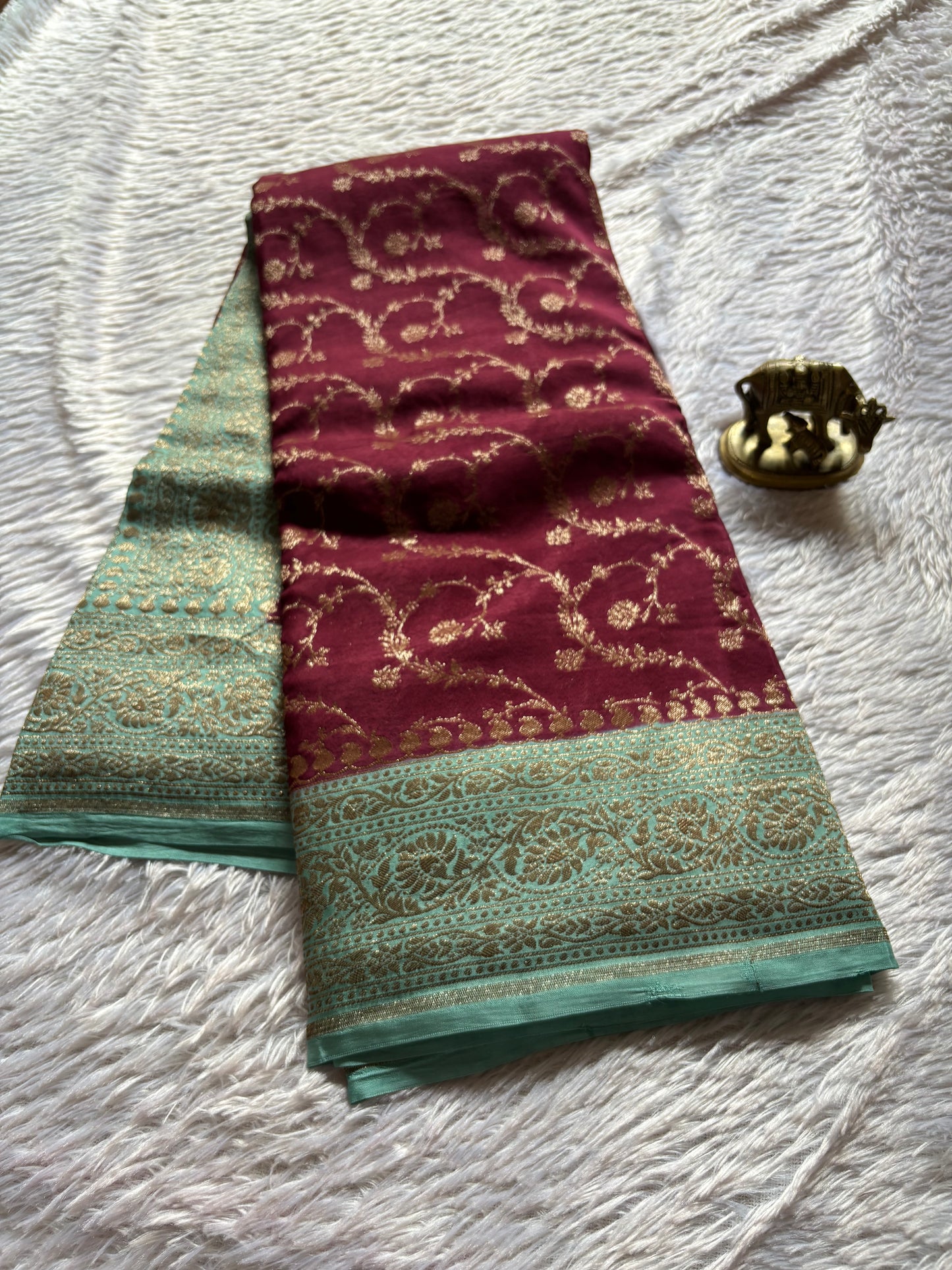 SCB06 (2D) : Maroon-mint green