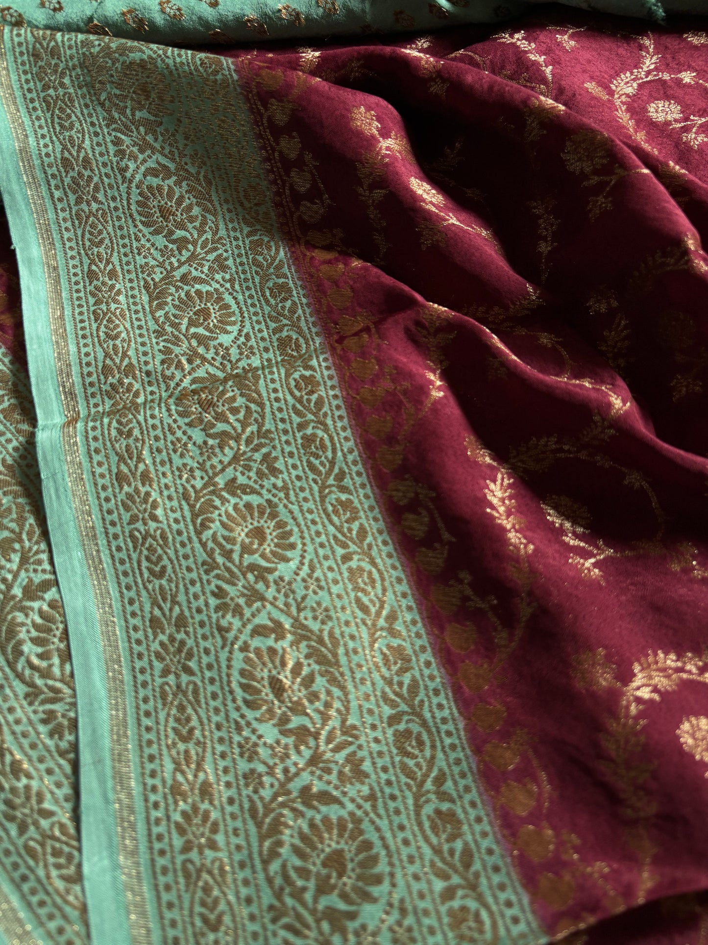 SCB06 (2D) : Maroon-mint green
