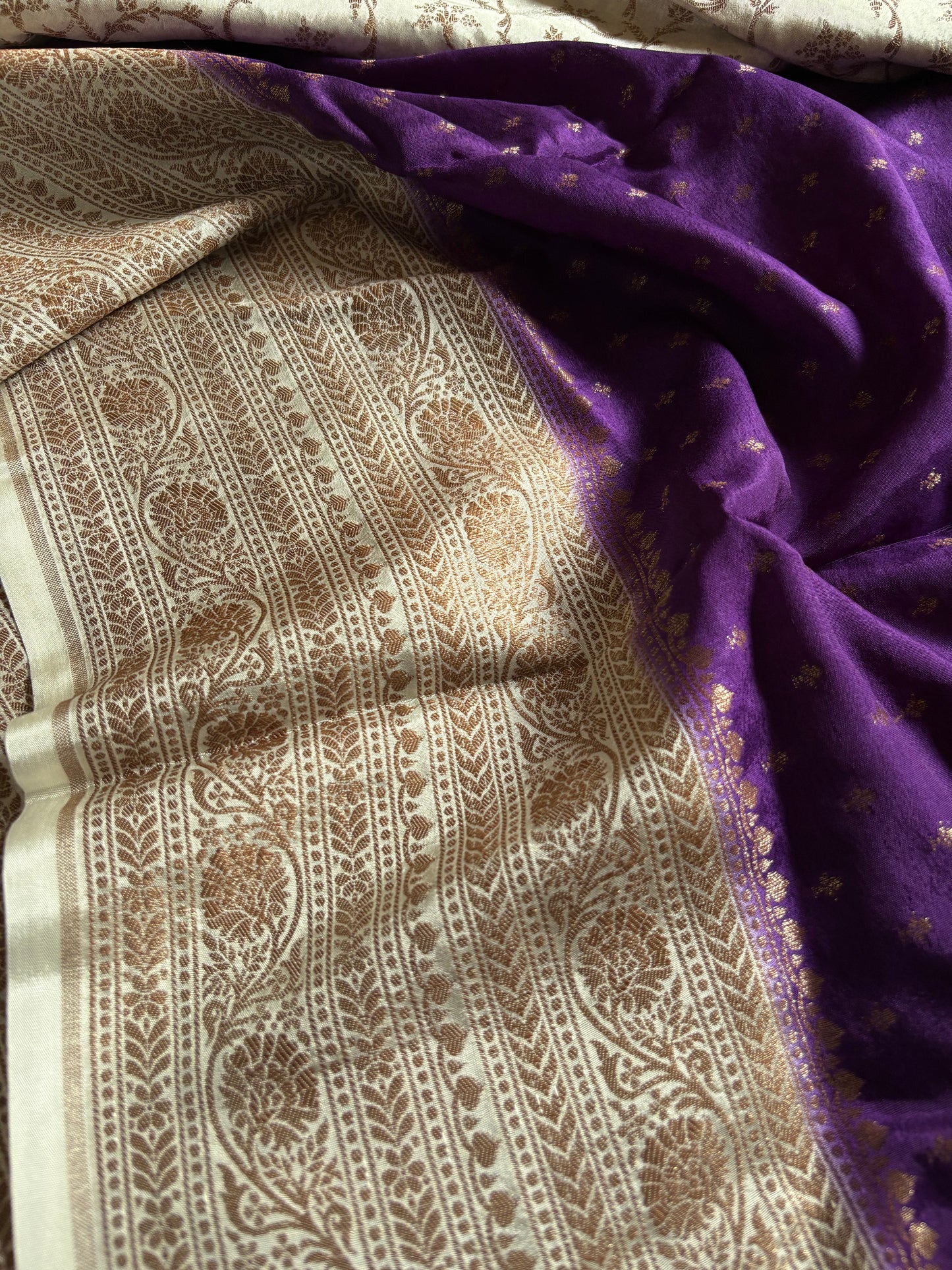 SCB04 (2D) : Purple-off white