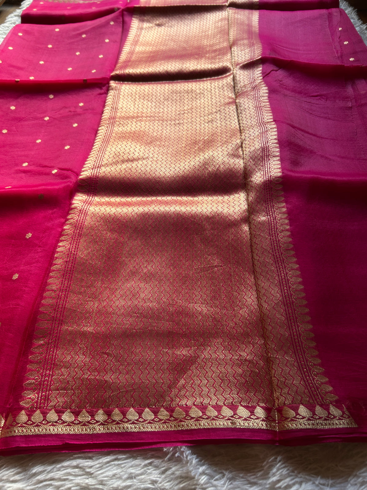 Taarini : Solid Rani pink